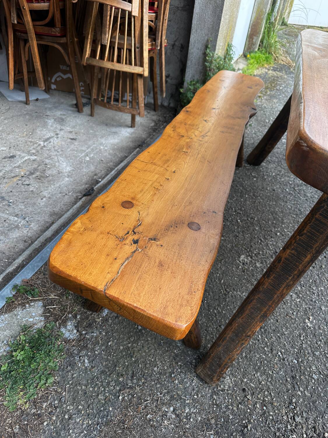 Table, bancs et tabourets Brutaliste