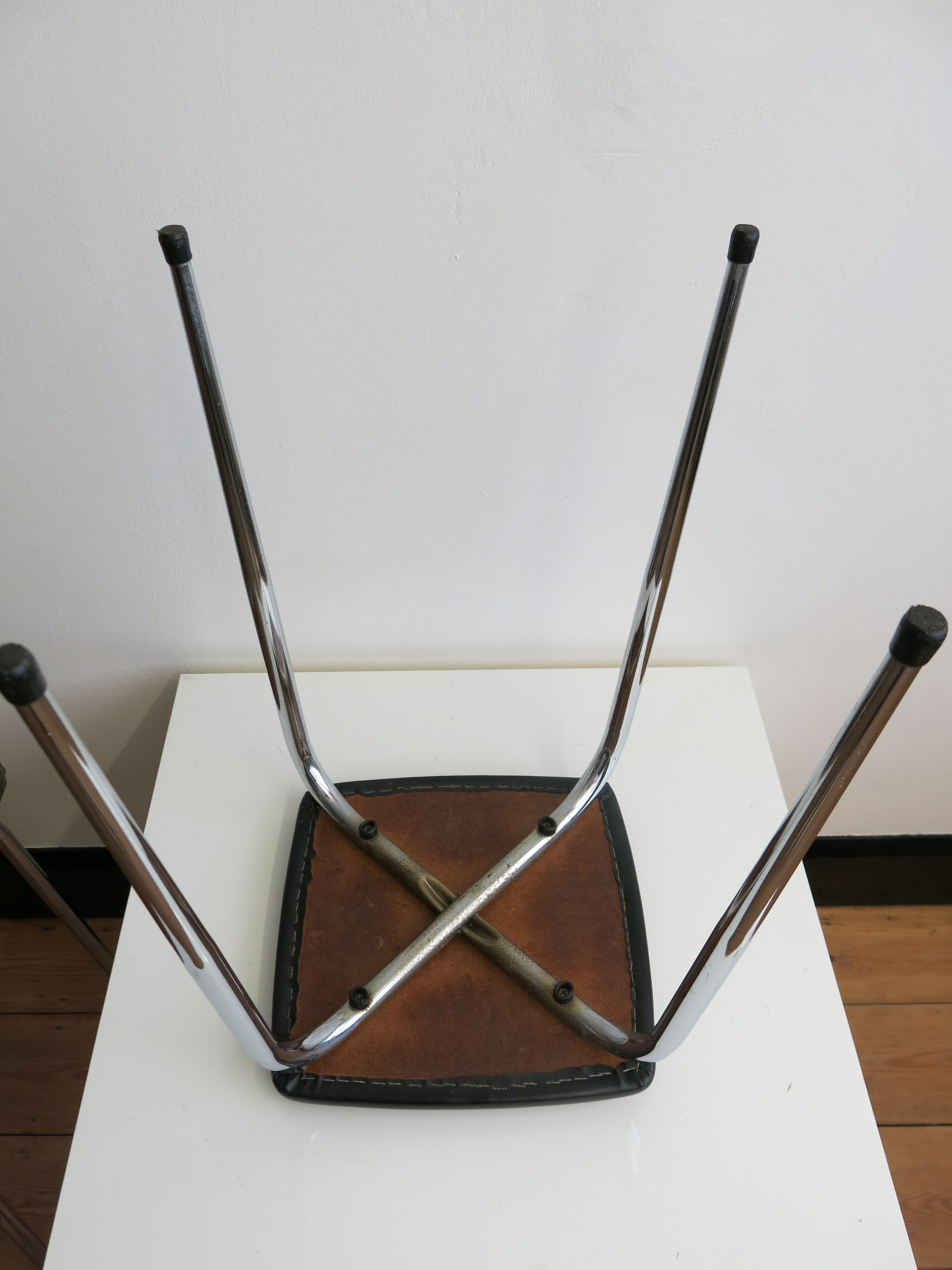Vintage stool in chrome metal and black skai