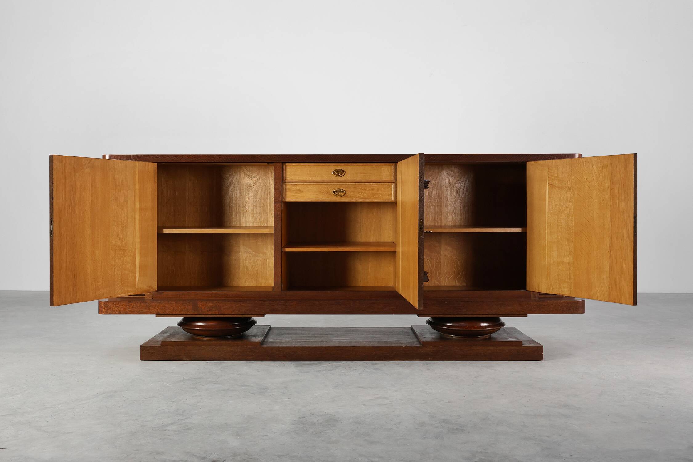 Buffet en chêne français Art Déco de Jacques Klein, 1925