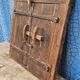 Ancienne fenêtre tribale en bois