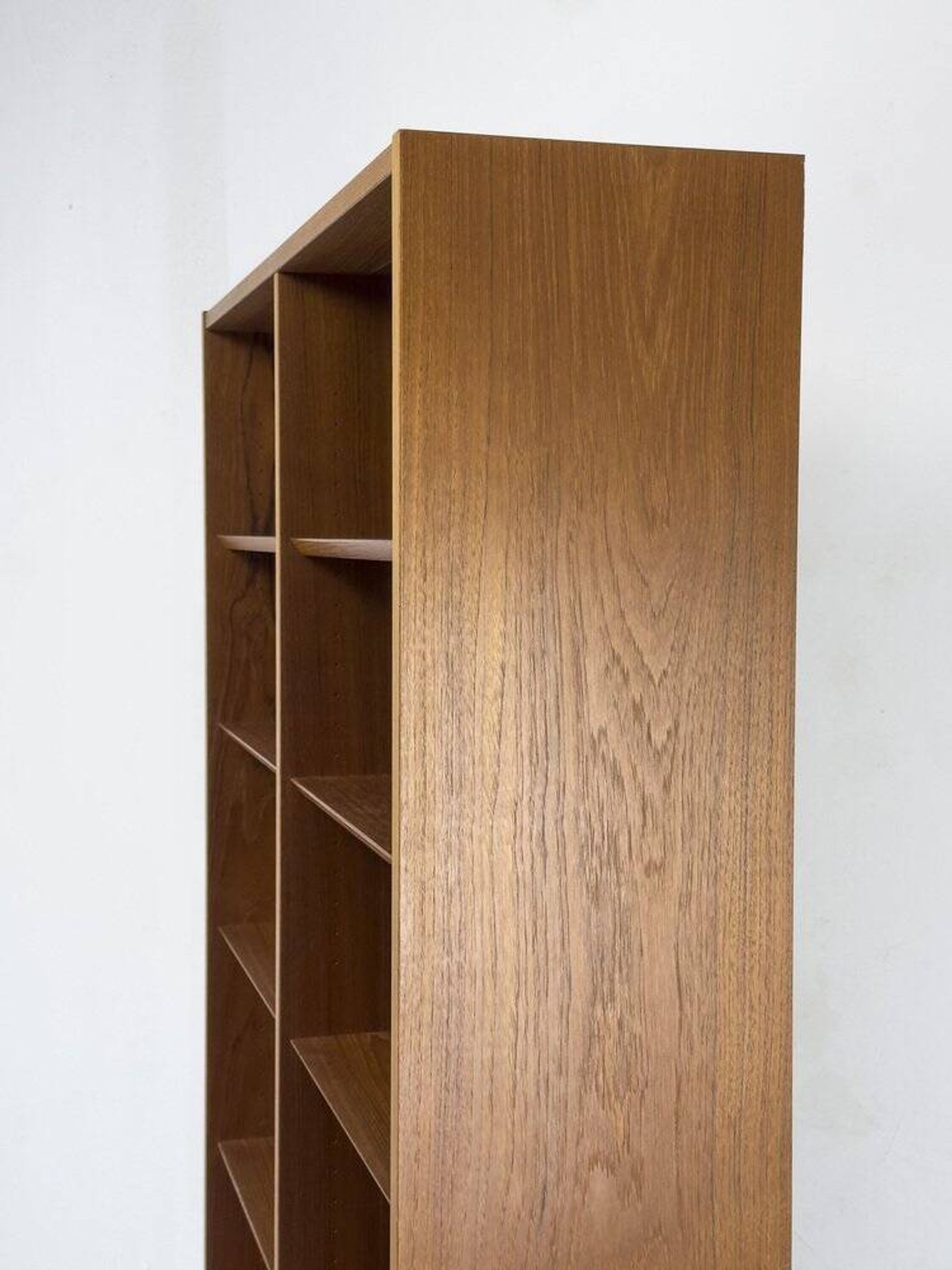 Large vintage teak bookshelf by Hundevad & Co., 1960s