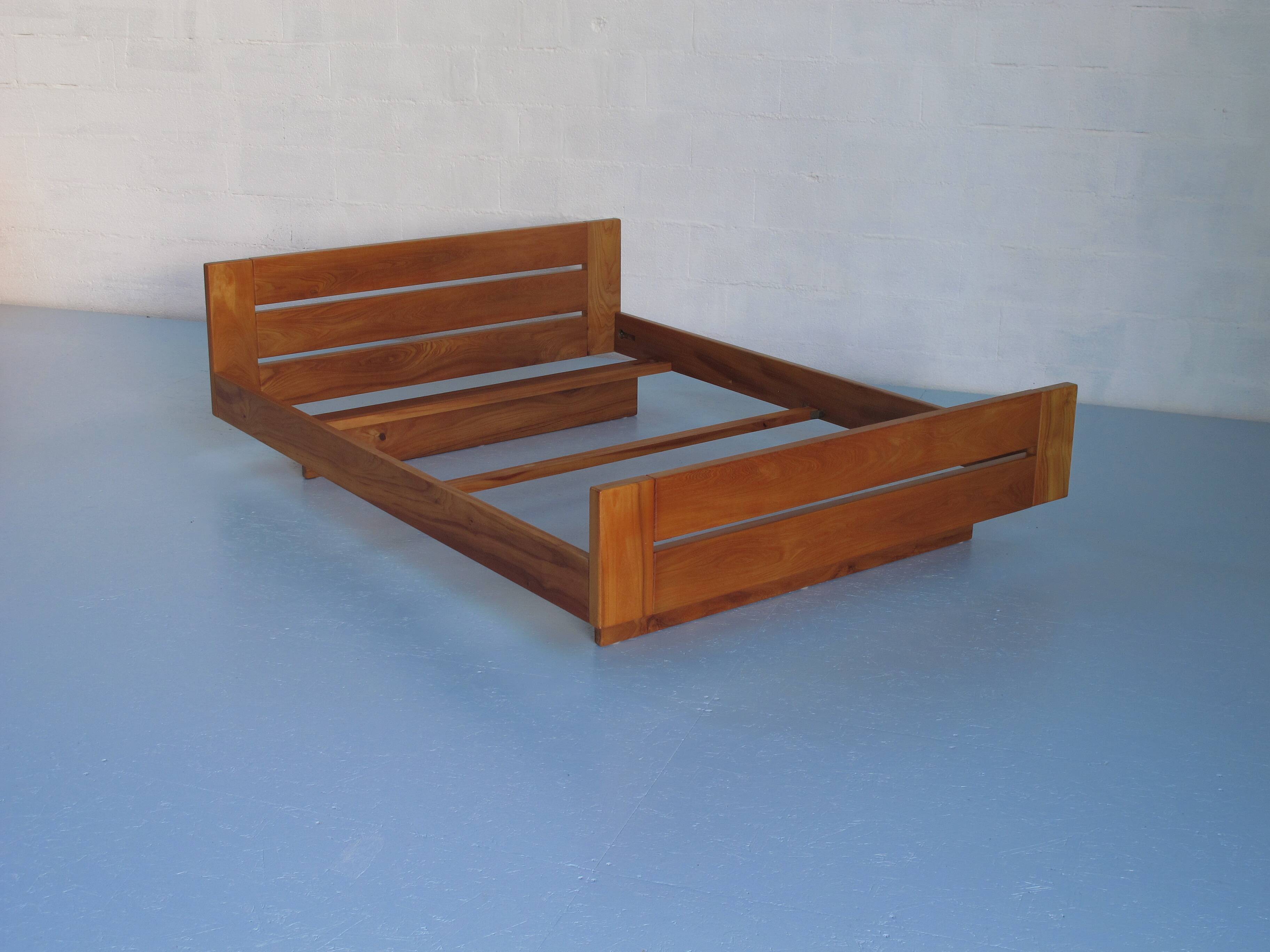 Regain solid elm bed