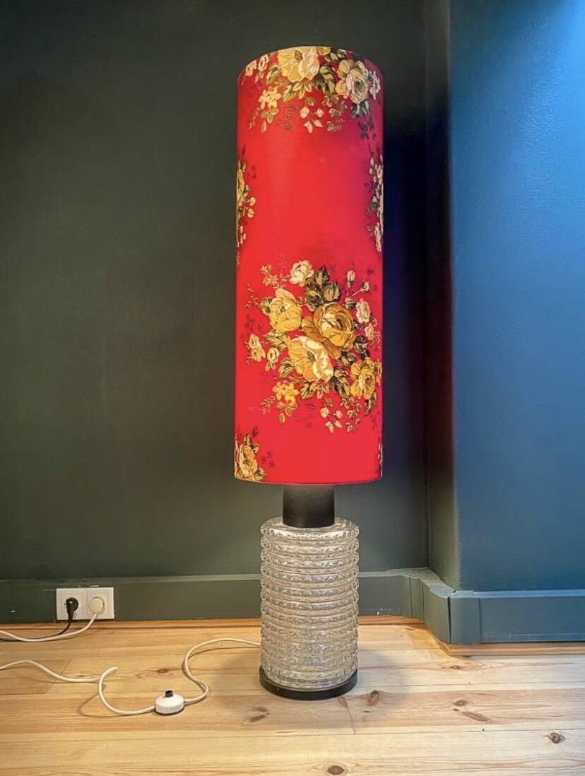 Floor lamp with floral shade 70
