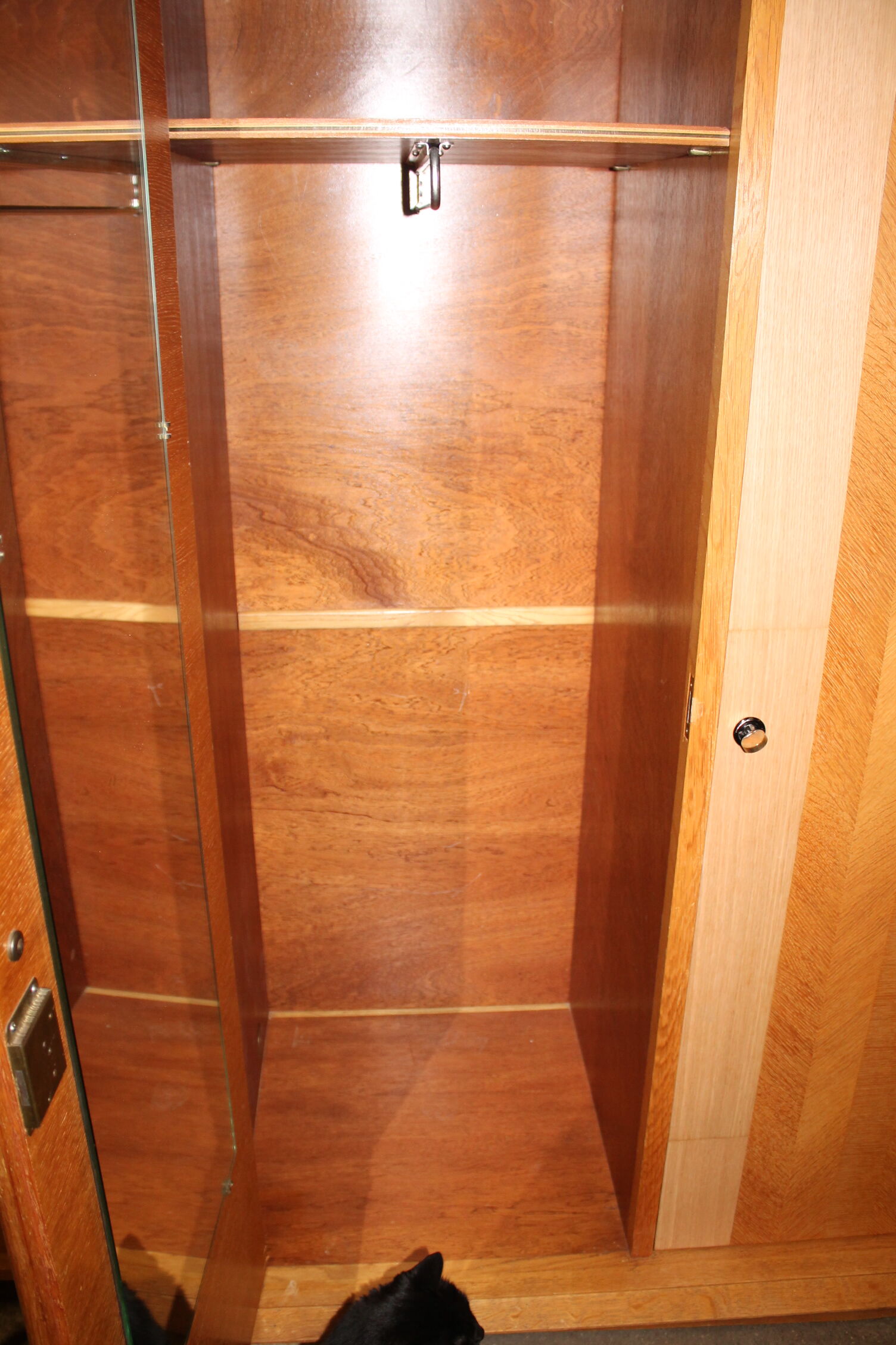 Armoire vintage