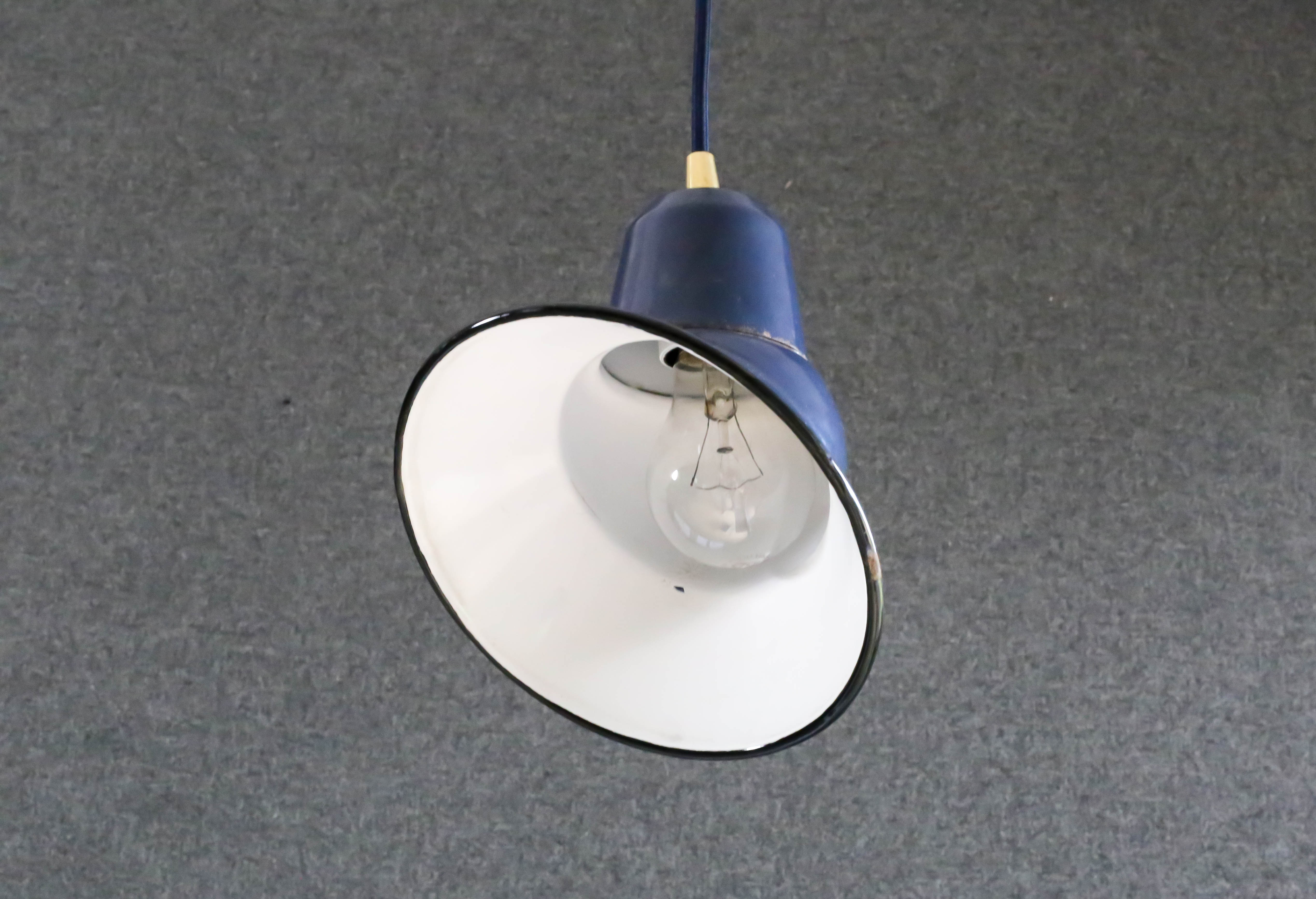 Blue industrial suspension in enamelled sheet metal with new electrical system