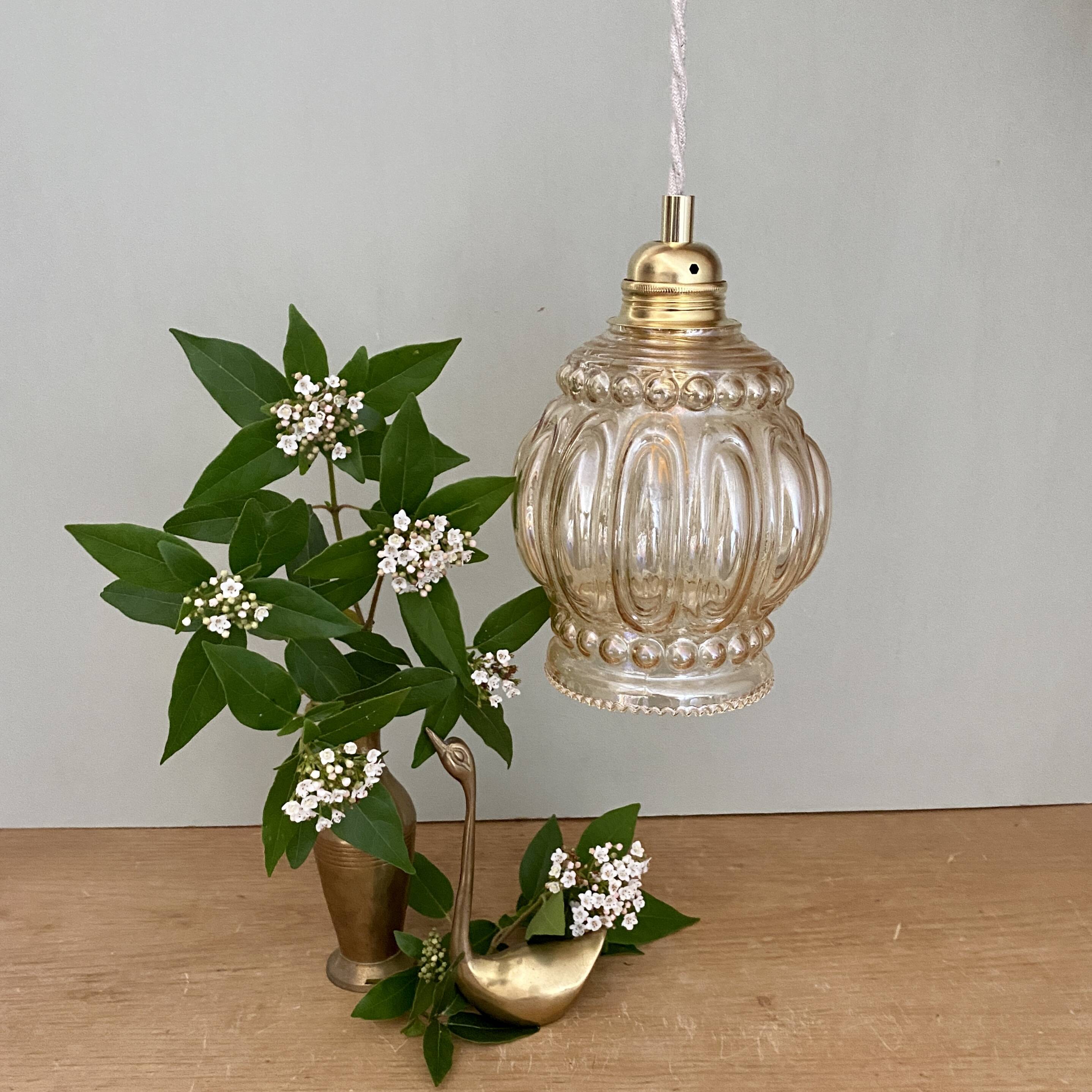 Suspension globe vintage en verre ambré bullé