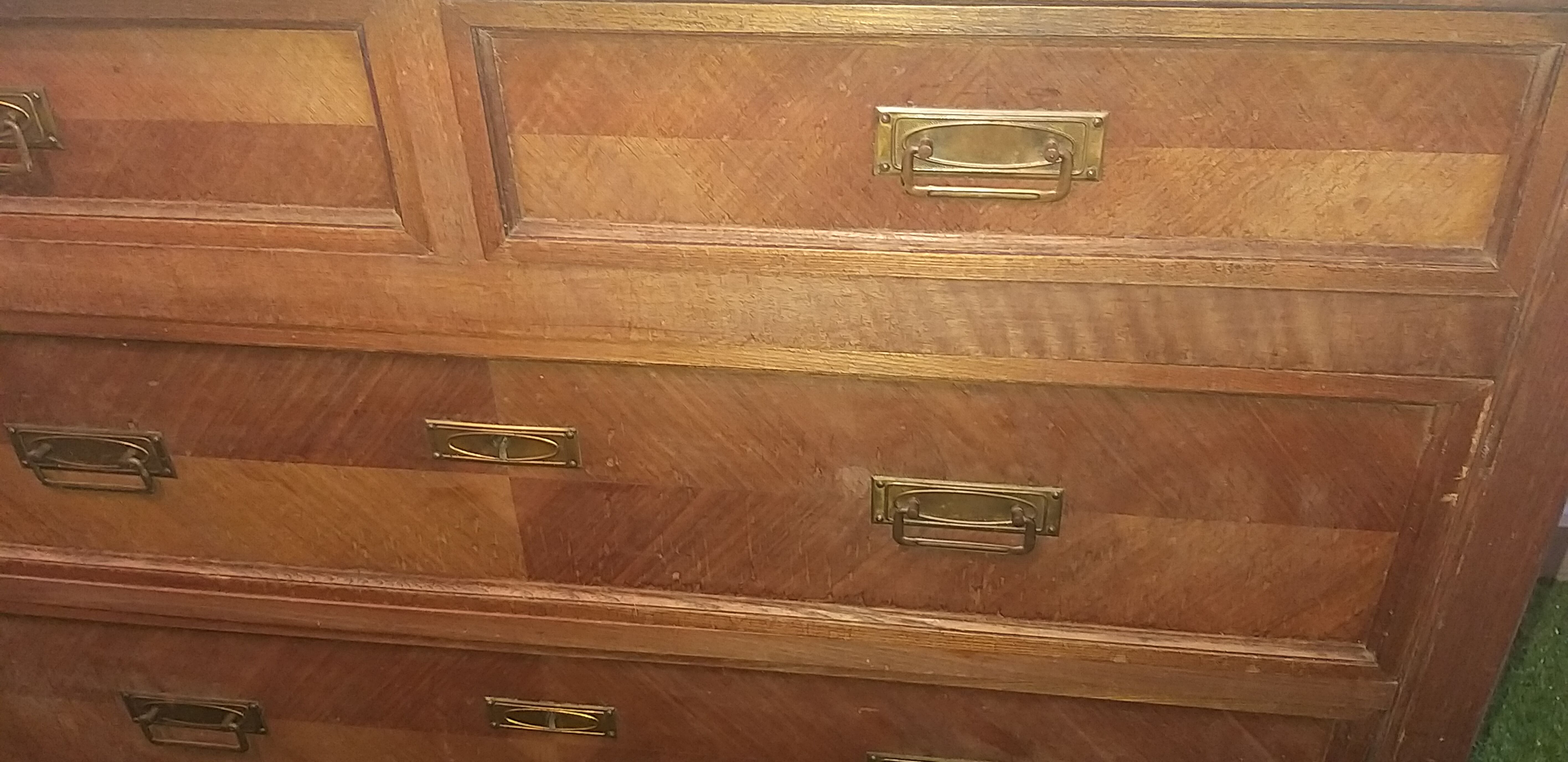 Commodity / wooden and marble toilet table