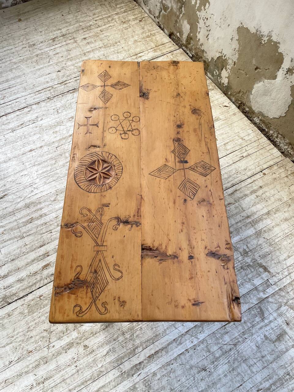 Popular art coffee table Switzerland 1900