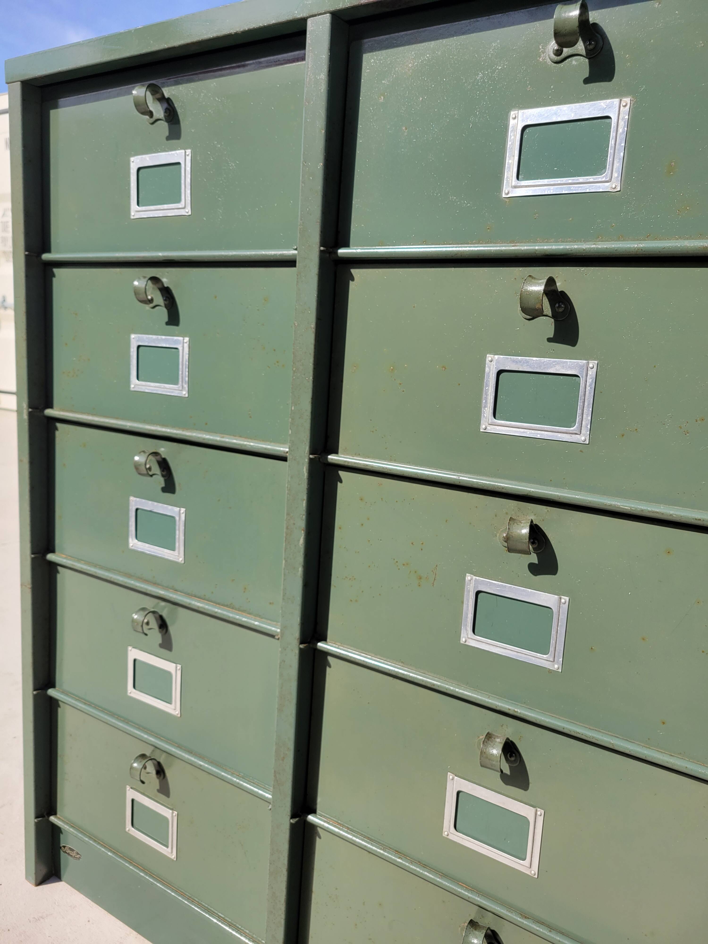 Strafor industrial workshop furniture with 15 flaps