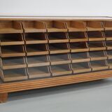 Meuble de mercerie ou comptoir de magasin ancien en érable et chêne britannique, années 1930