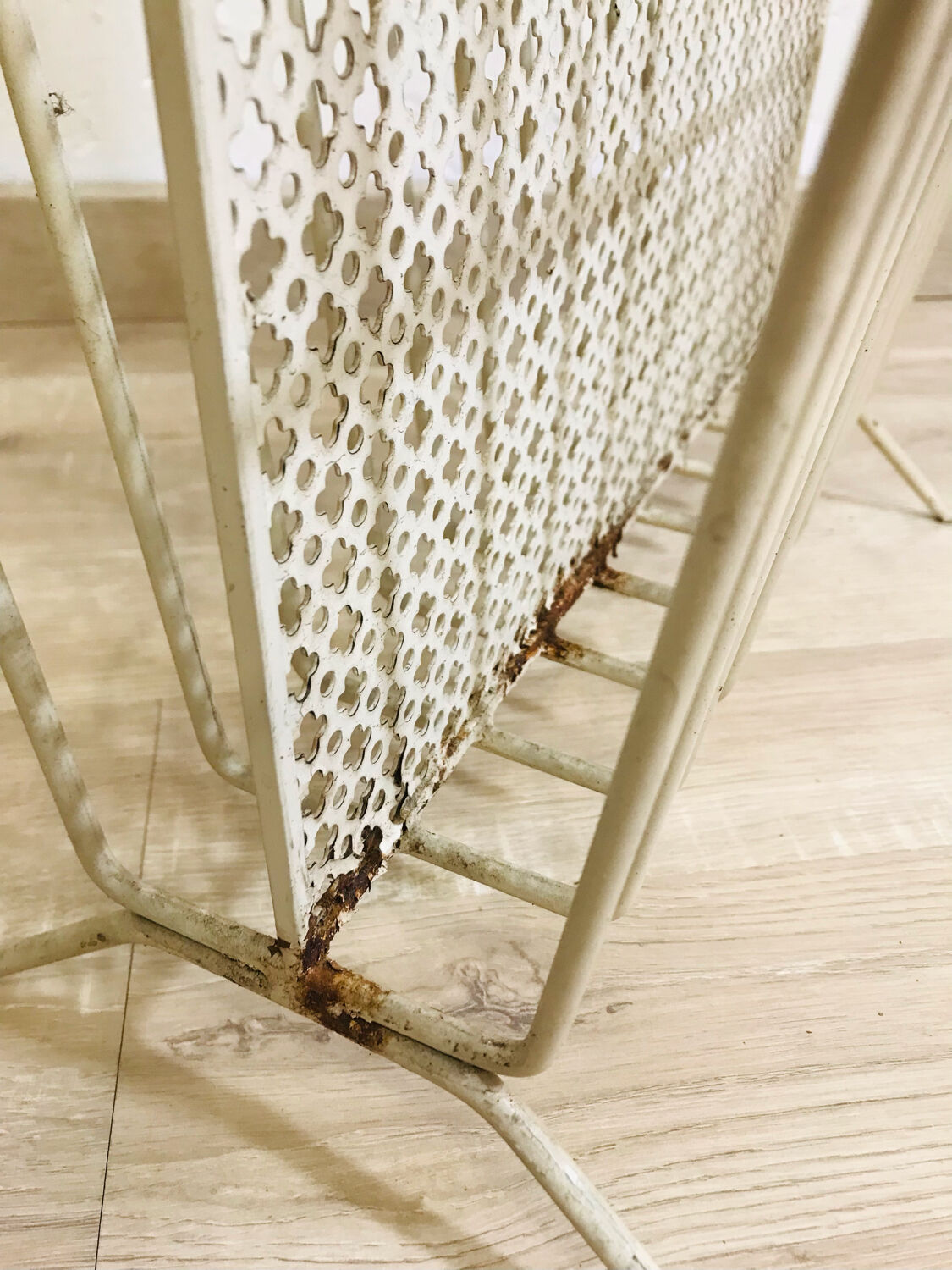 Mategot Mathieu Garlic Cap Magazine Rack