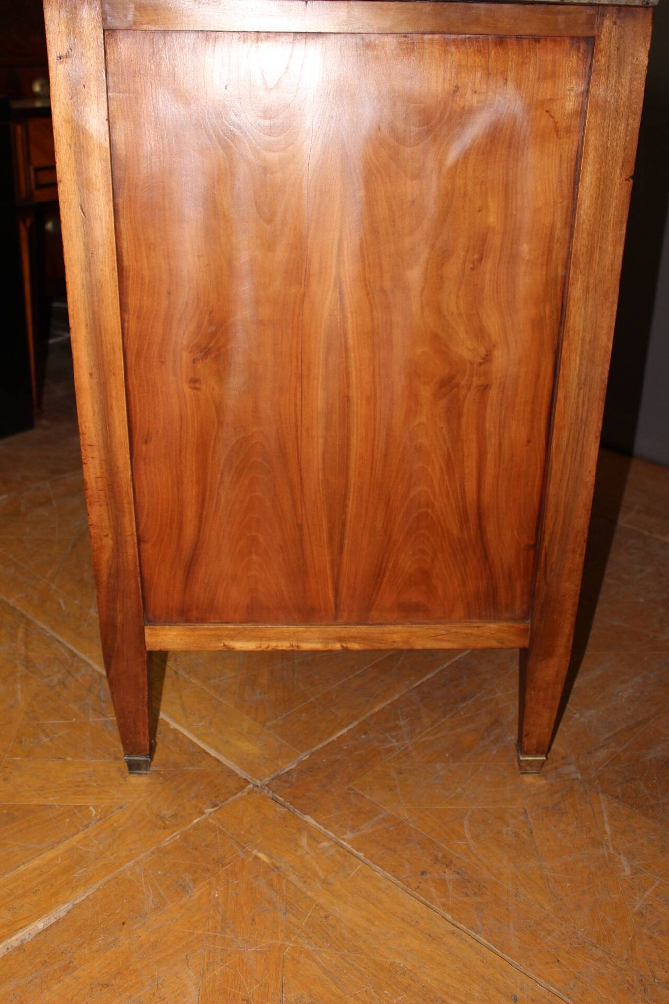 Commode Directoire en Noyer fin XVIII