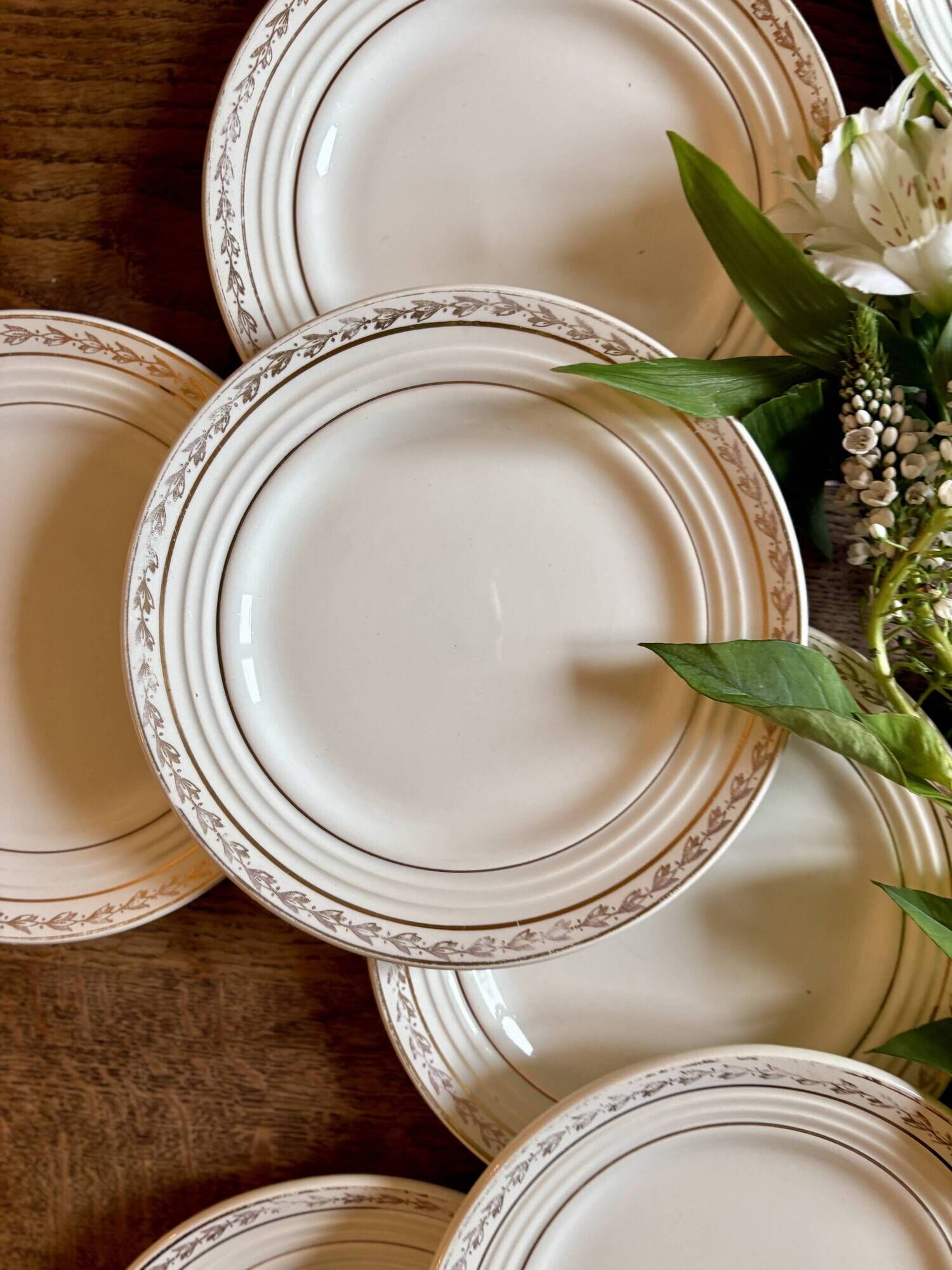 Lot de 12 assiettes à dessert vintage blanches et dorées Céranord