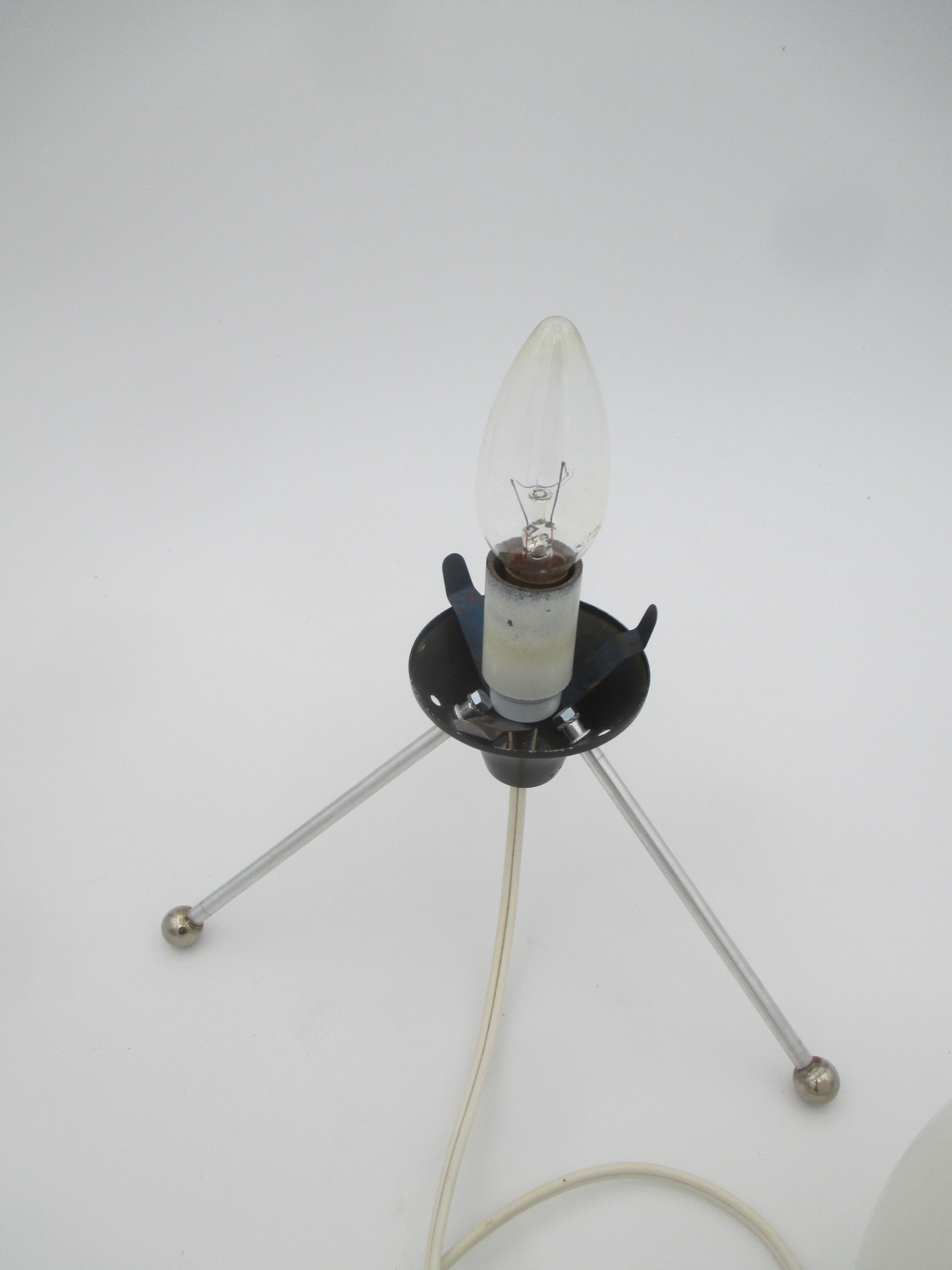 Vintage metal and opaline tripod lamp