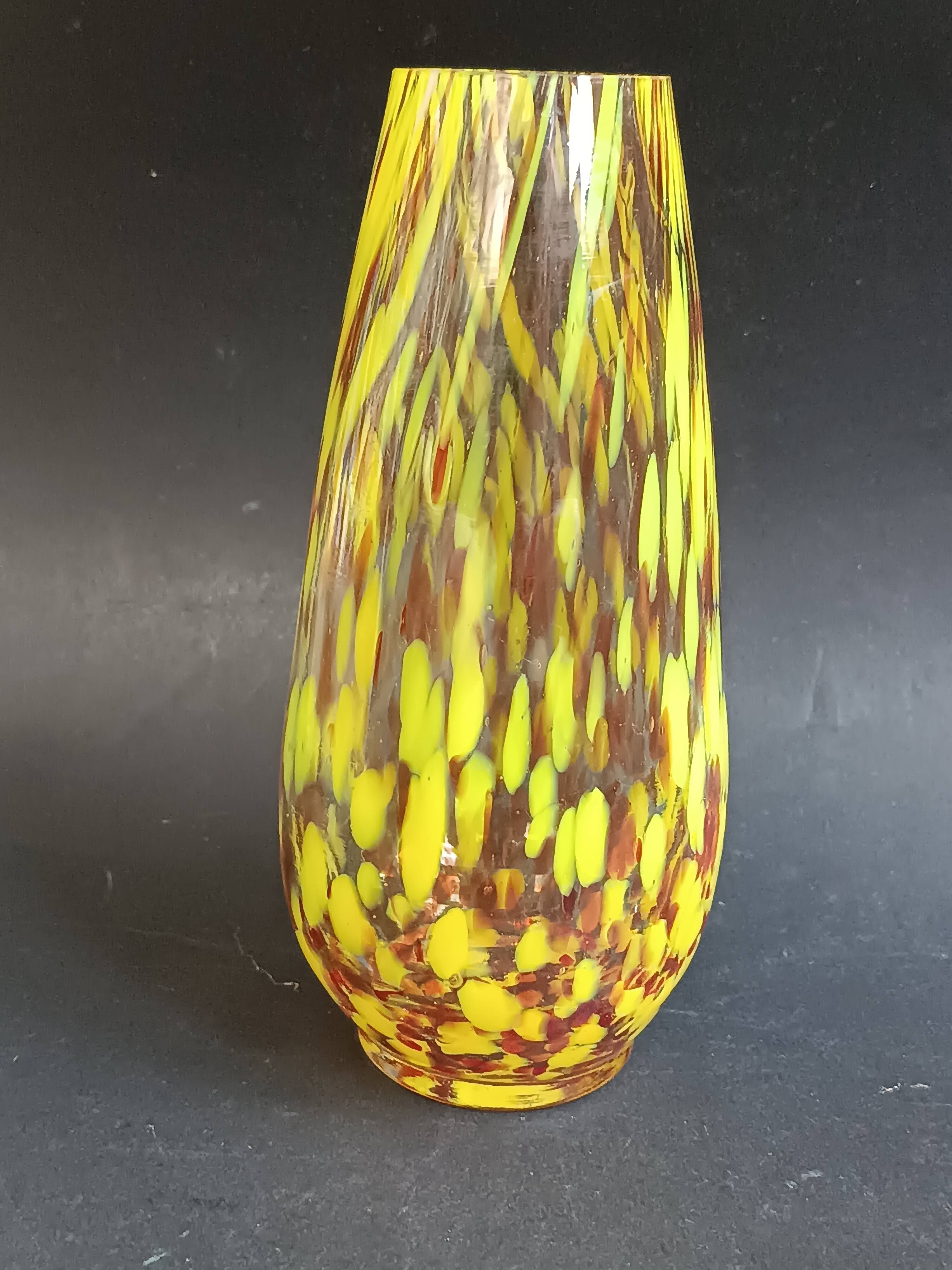 Vase conique verre de Murano moucheté jaune 1970
