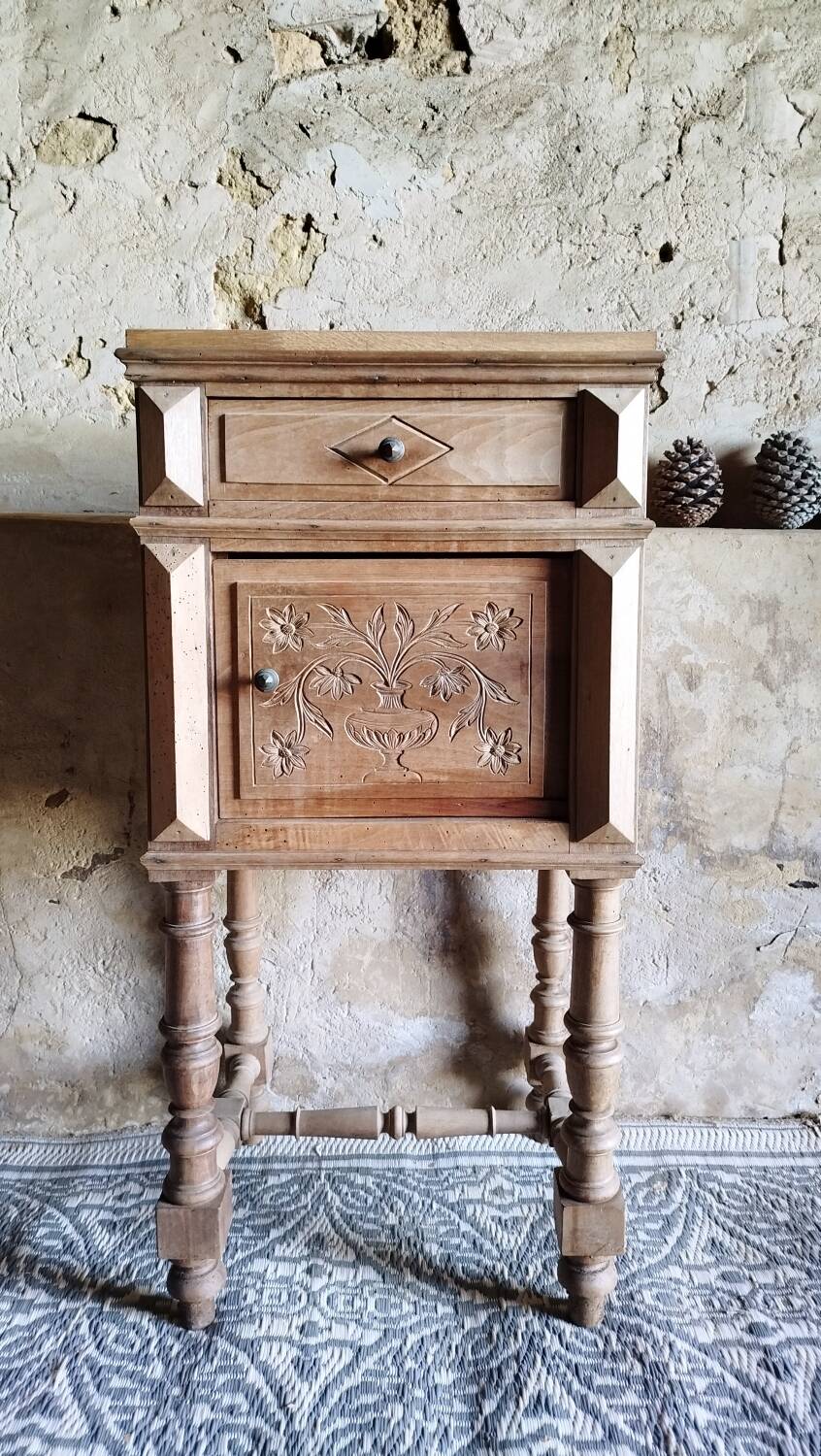 Chevet ancien en bois