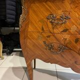 Commode galbé Louis XV