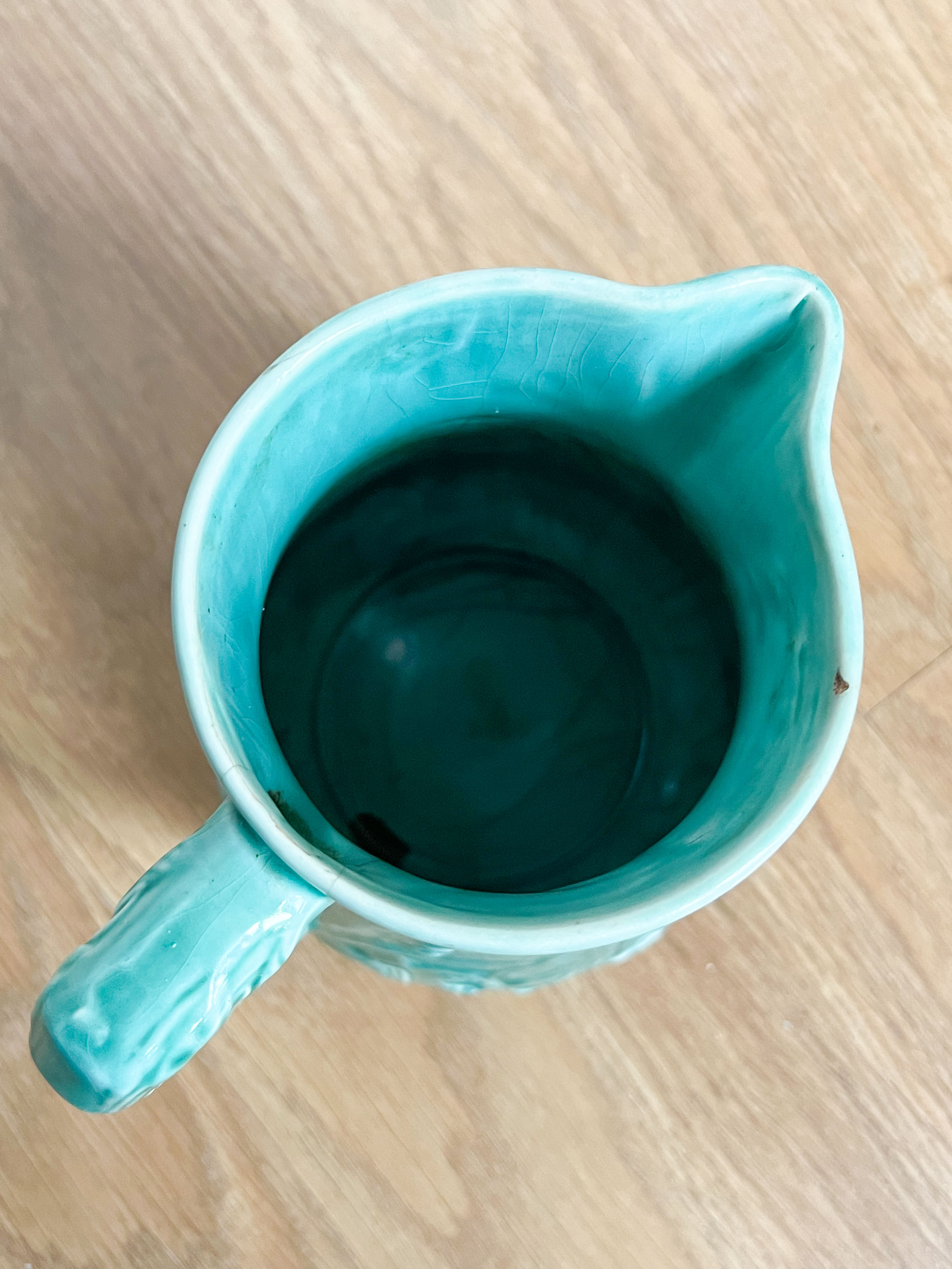 Decorative water decanter in painted ceramic