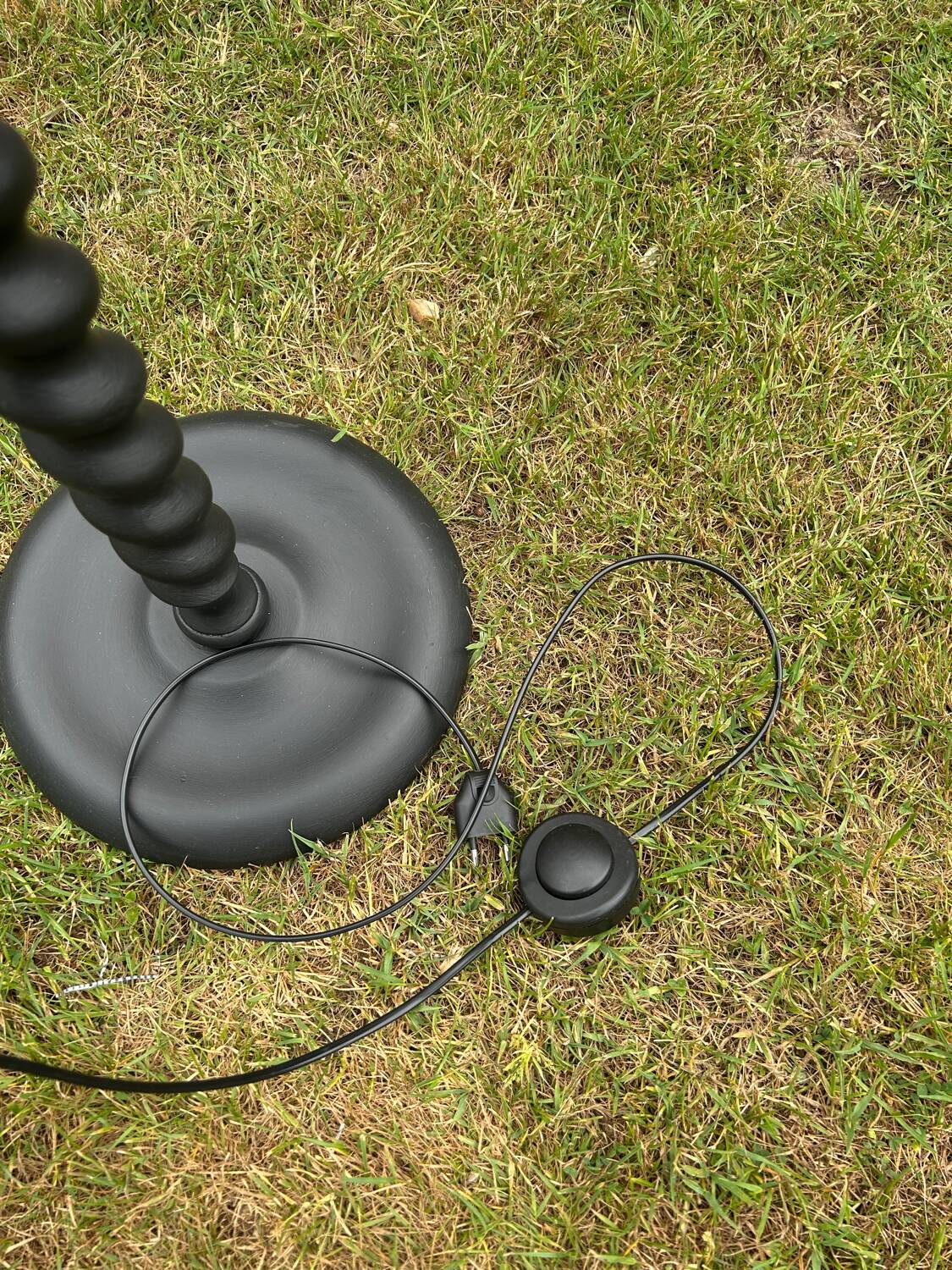 Lampadaire torsadé noir