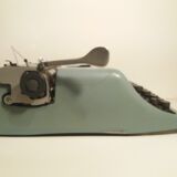 Machine à écrire Olivetti Studio 44