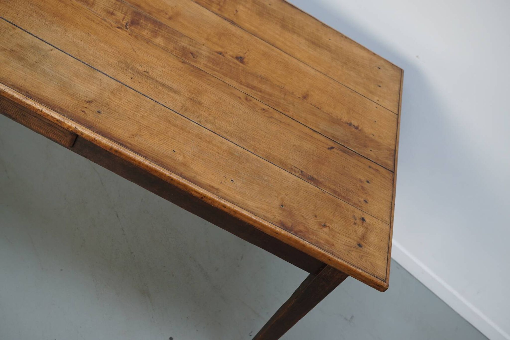 Table à manger en chêne de ferme rustique française du début du 20e siècle