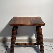 Vintage low stool in solid wood with turned legs – 1950