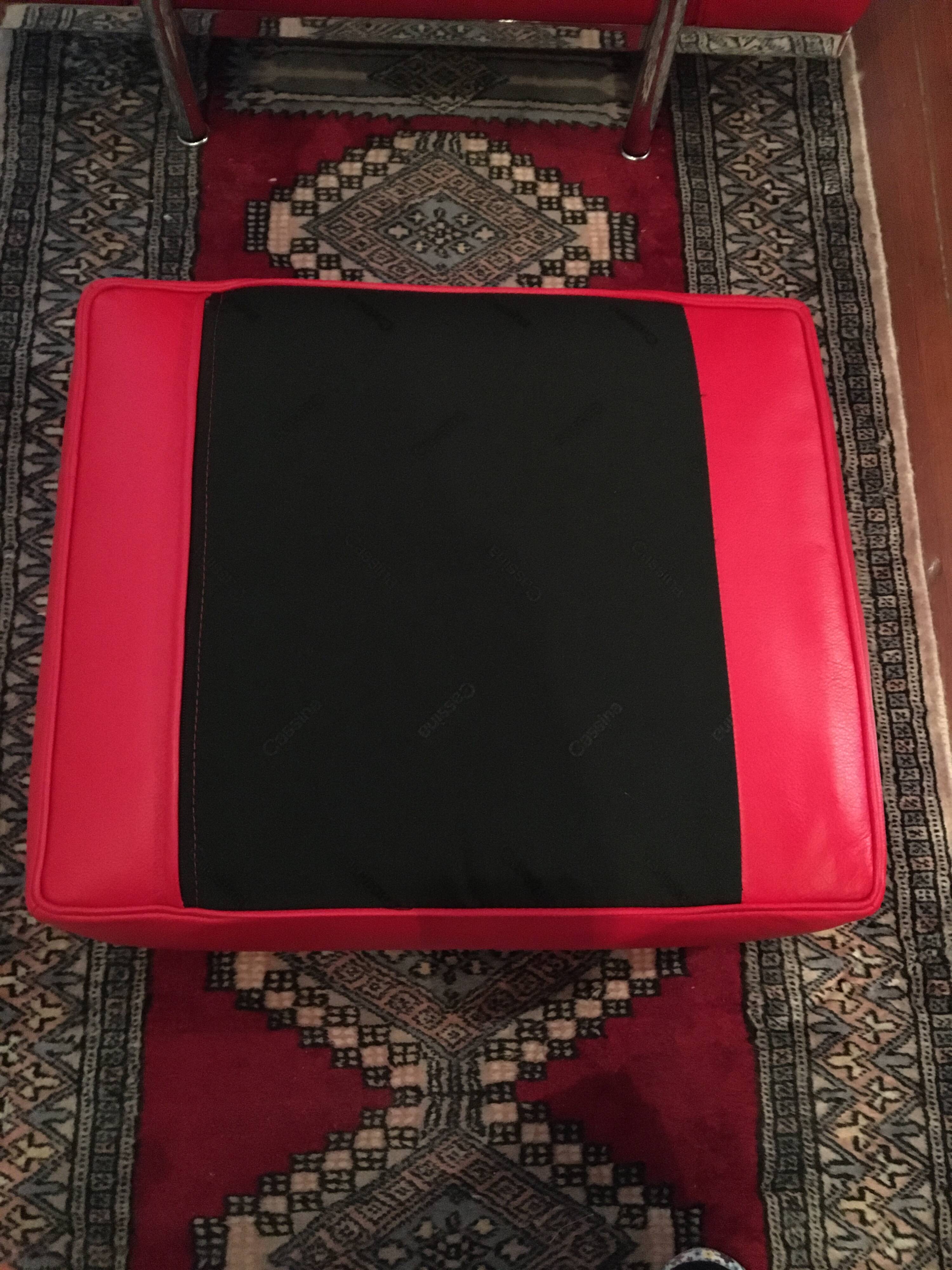 LC2 armchair Le Corbusier, Jeanneret, Perriand - Red leather - signed