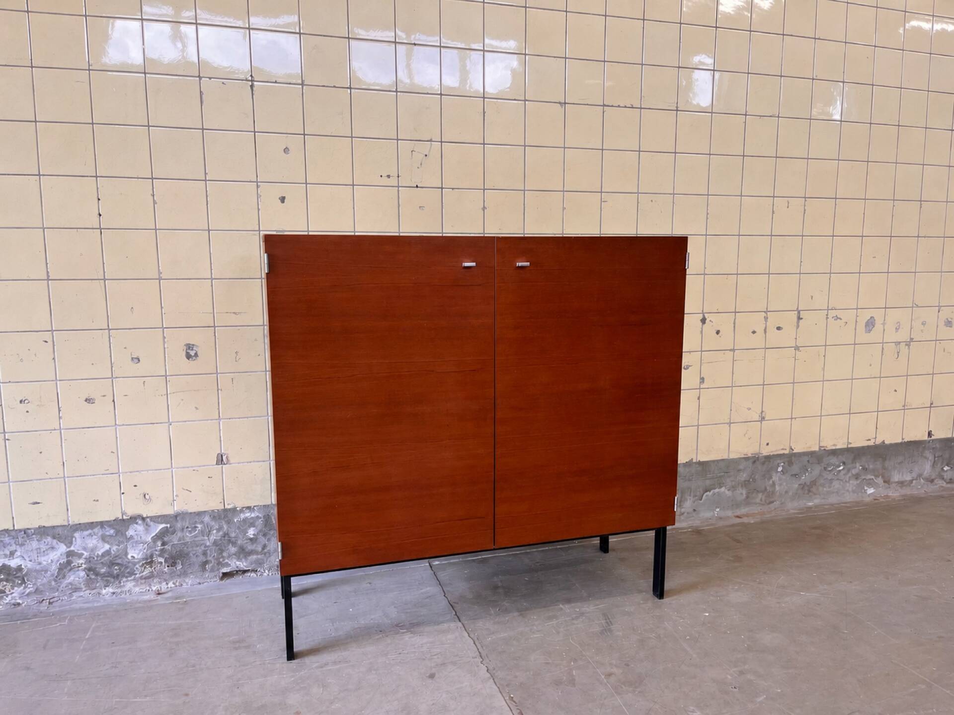 Cabinet par Pierre Guariche pour Meurop