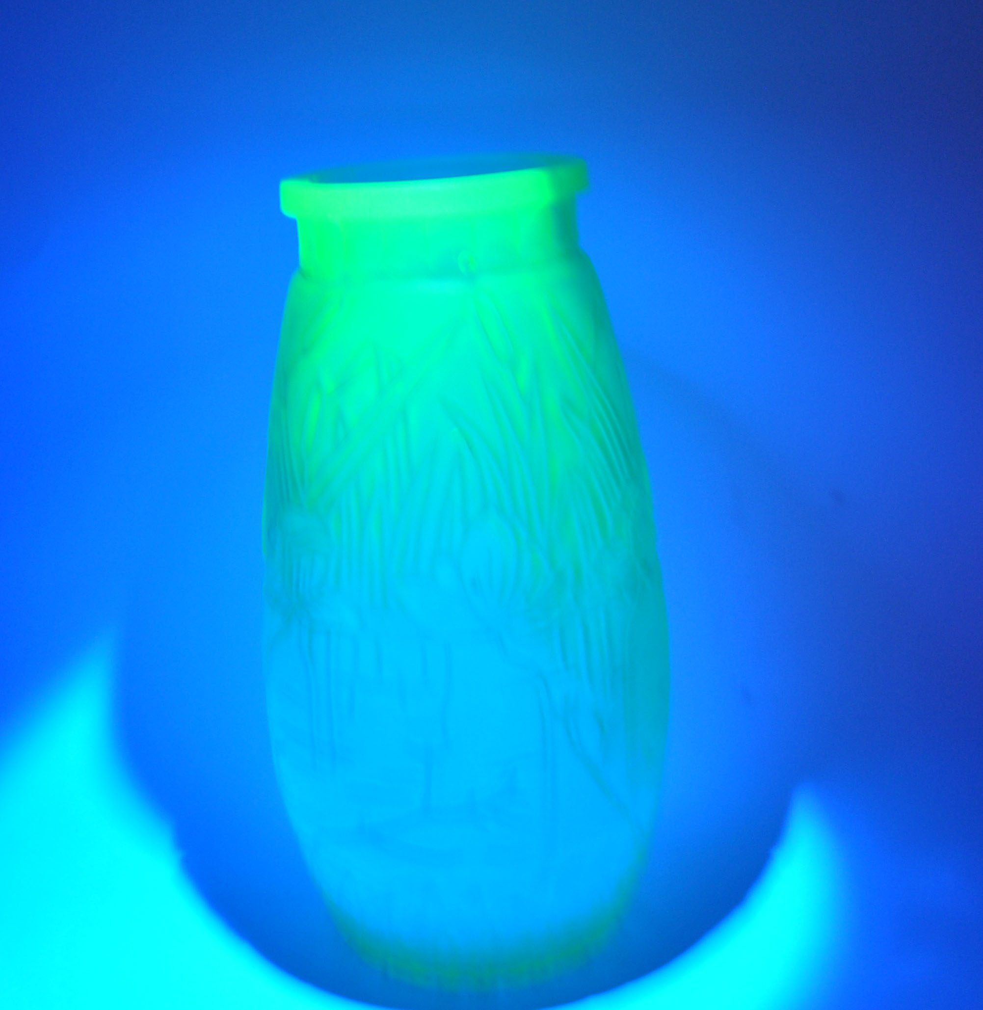 Large art deco vase in uranium-bearing dichroic green glass