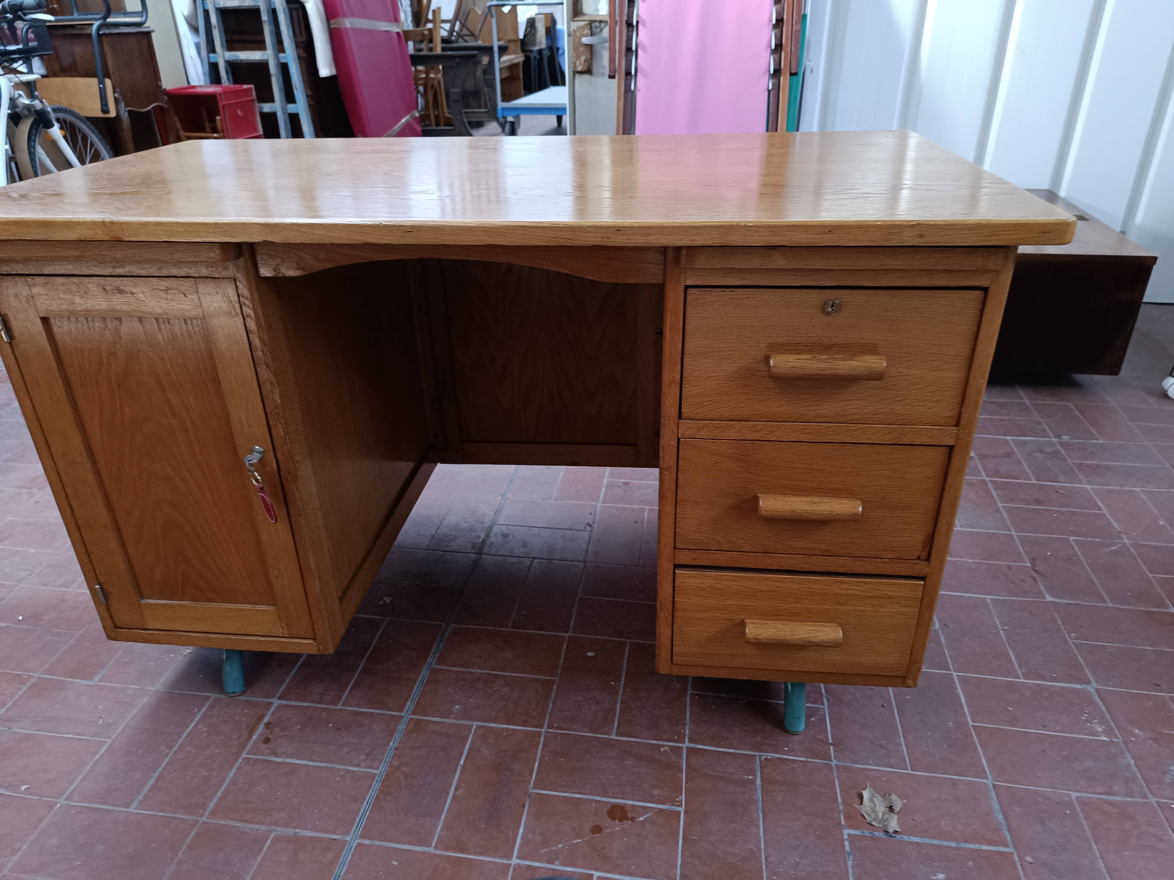 Teachers' desk and its Delagrave chair