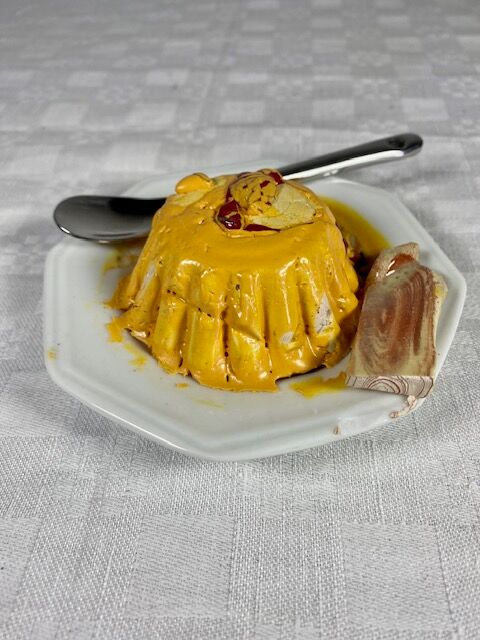 Handmade "trompe-l'oeil" ceramic cake