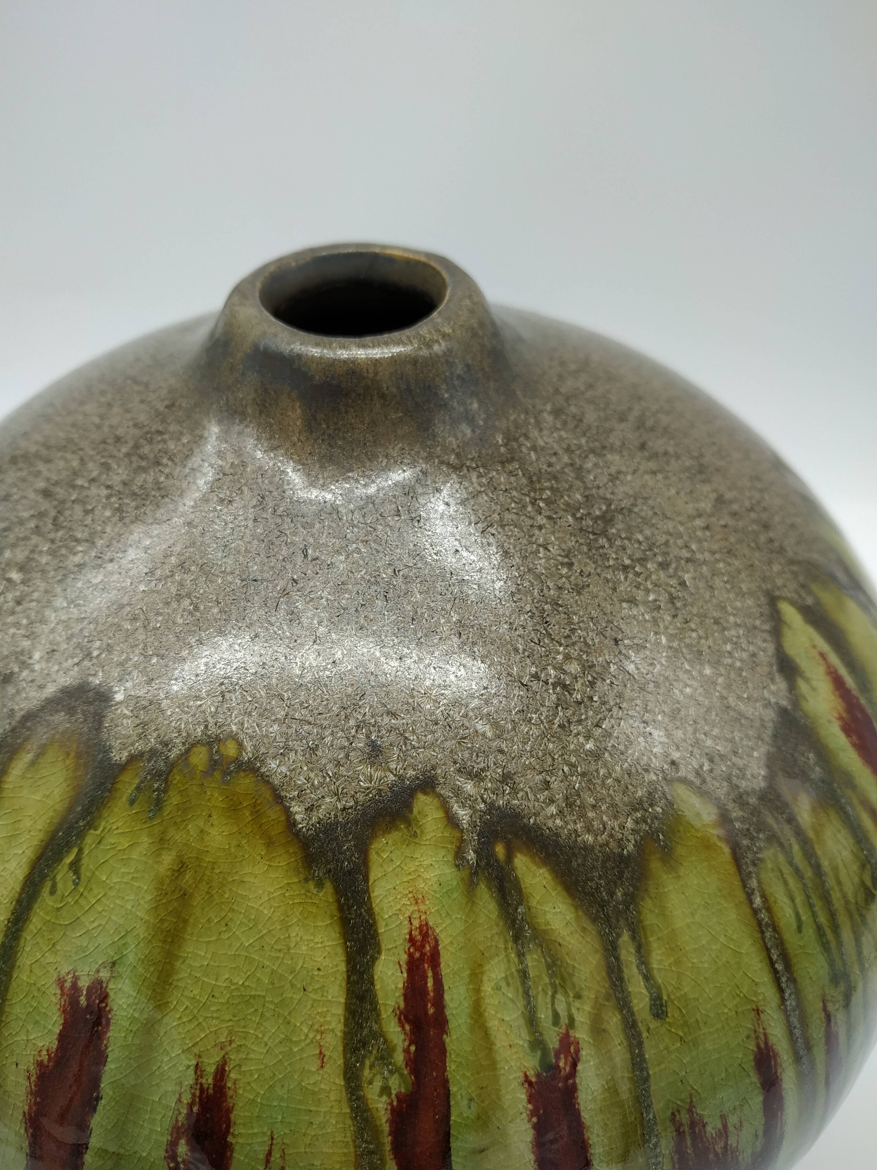 Vase in red and green flamed sandstone 30s