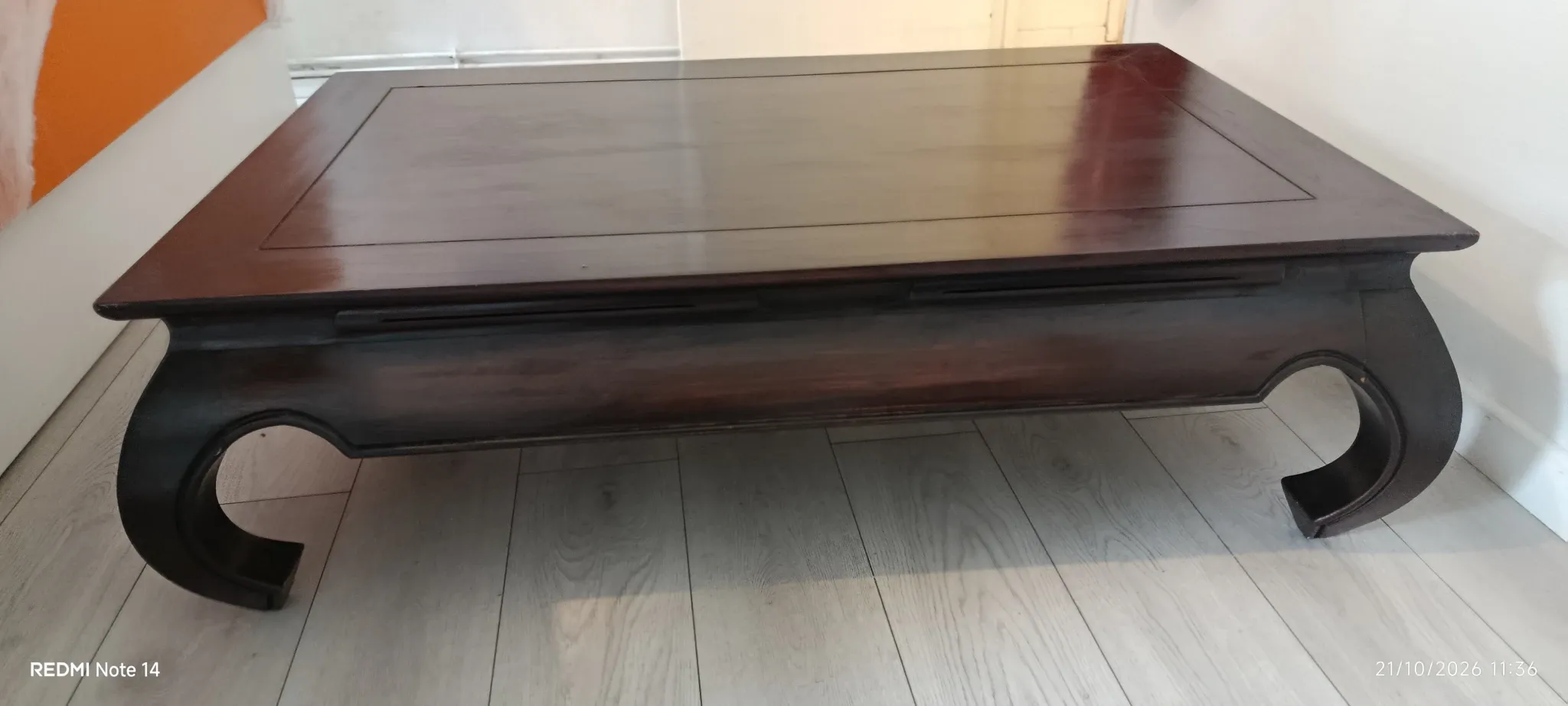 Opium-style coffee table in solid wood (Fancy Wood) – 120 cm