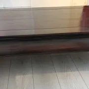 Opium-style coffee table in solid wood (Fancy Wood) – 120 cm