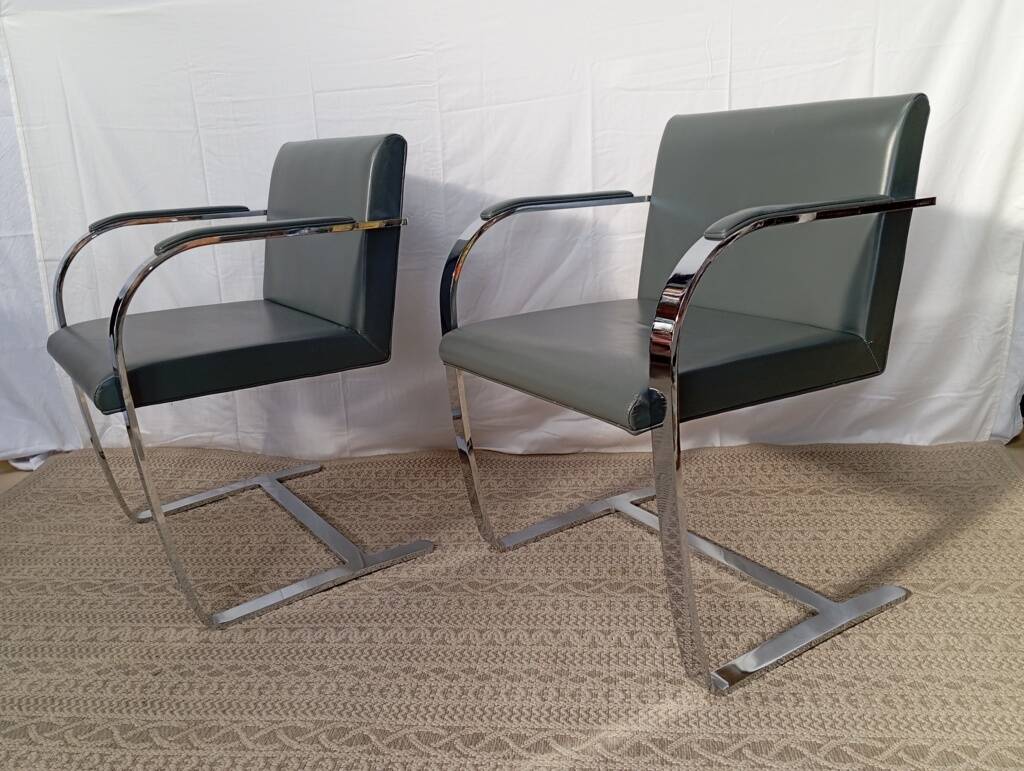 Paire de fauteuils cuir  BRNO, design de L. Mies Van Der Rohe