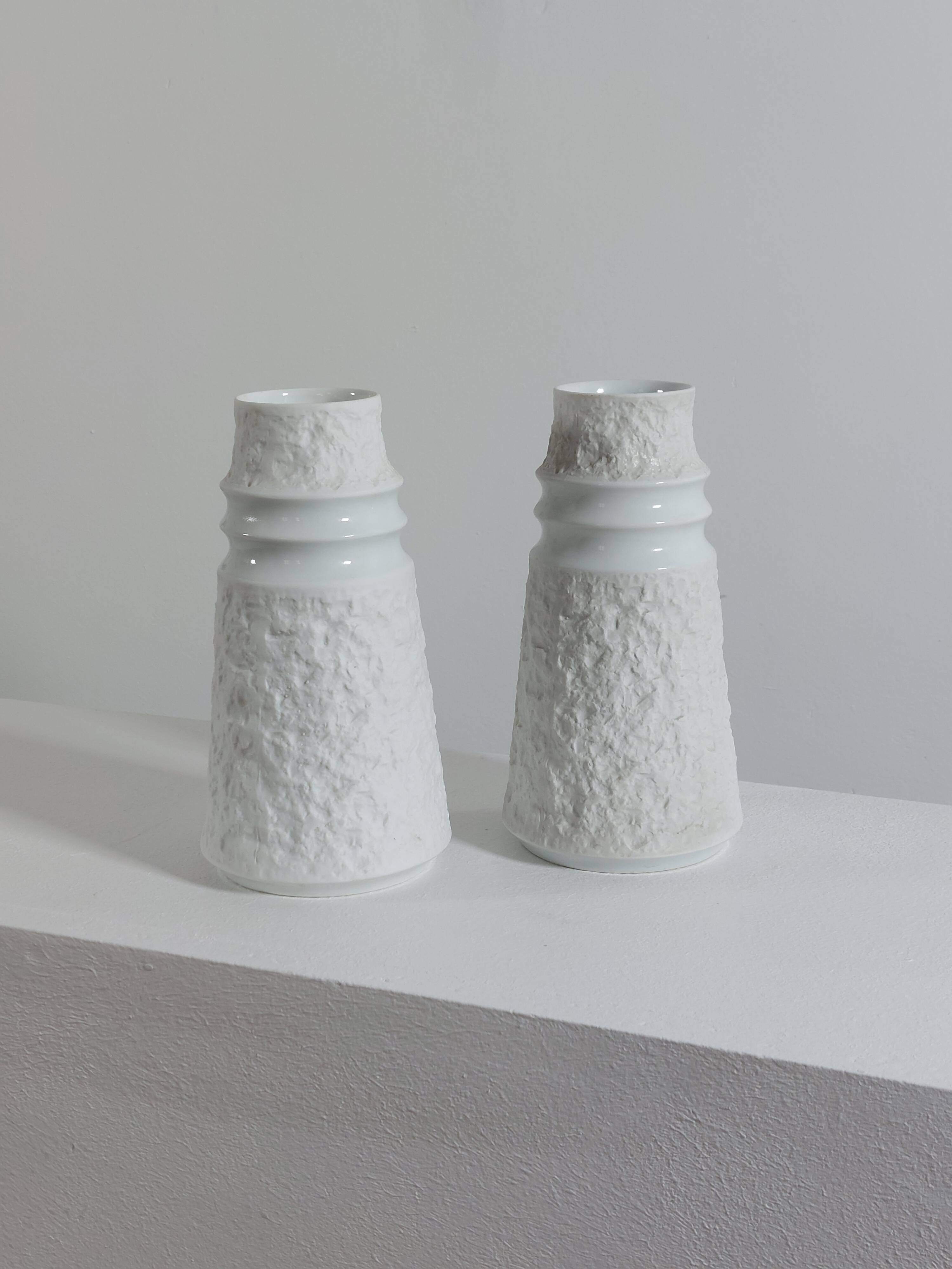 Paire de vases en porcelaine vintage de biscuits par KPM Bavaria