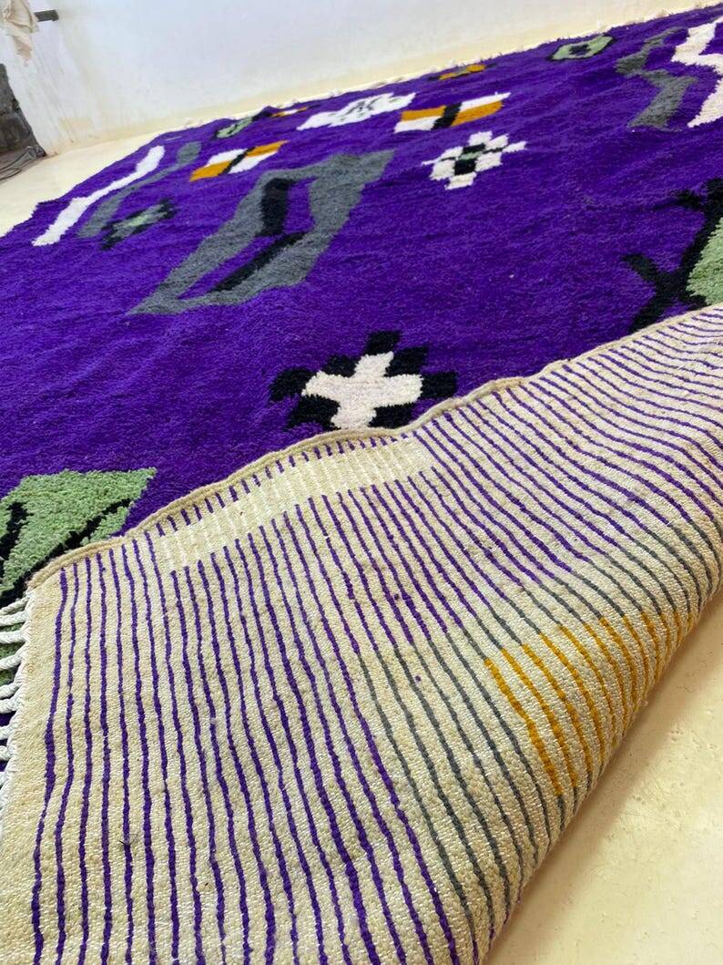 Off-white Moroccan rug with colorful patterns, 250cm x 150cm