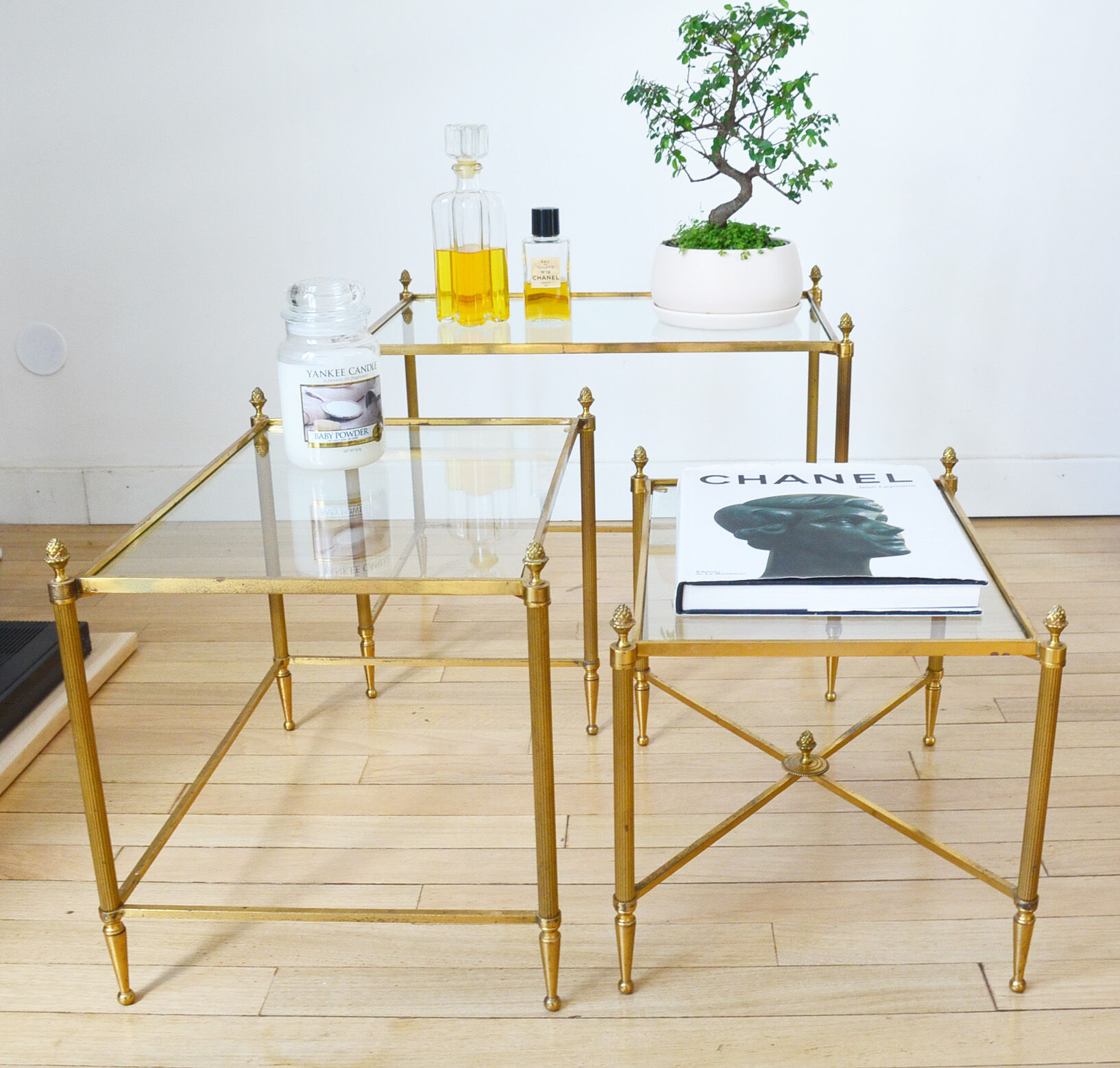 Lot 3 tables pull out brass glass Maison Baguès