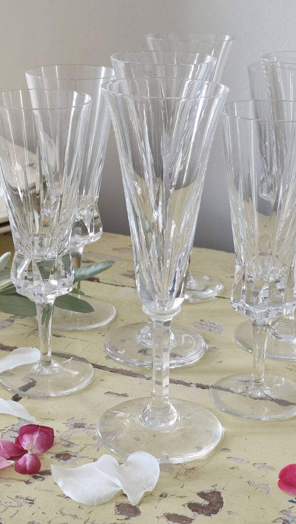 Lot de 8 flûtes à champagne en cristal Saint Louis et cristal de Bayel