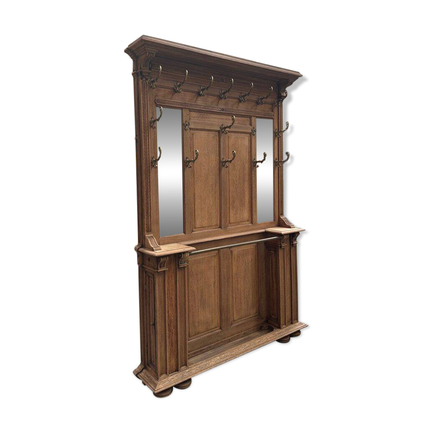 Entrance hall wardrobe in oak from the early 20th century.