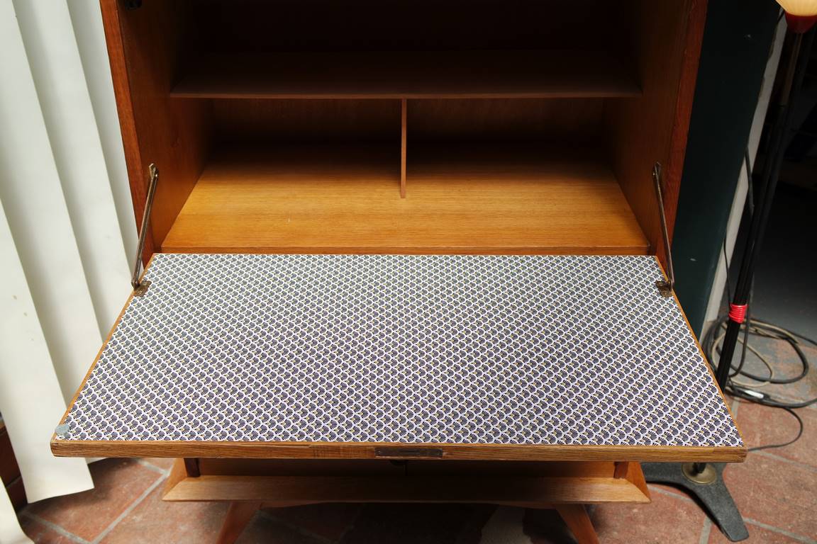 Secretary feet compass