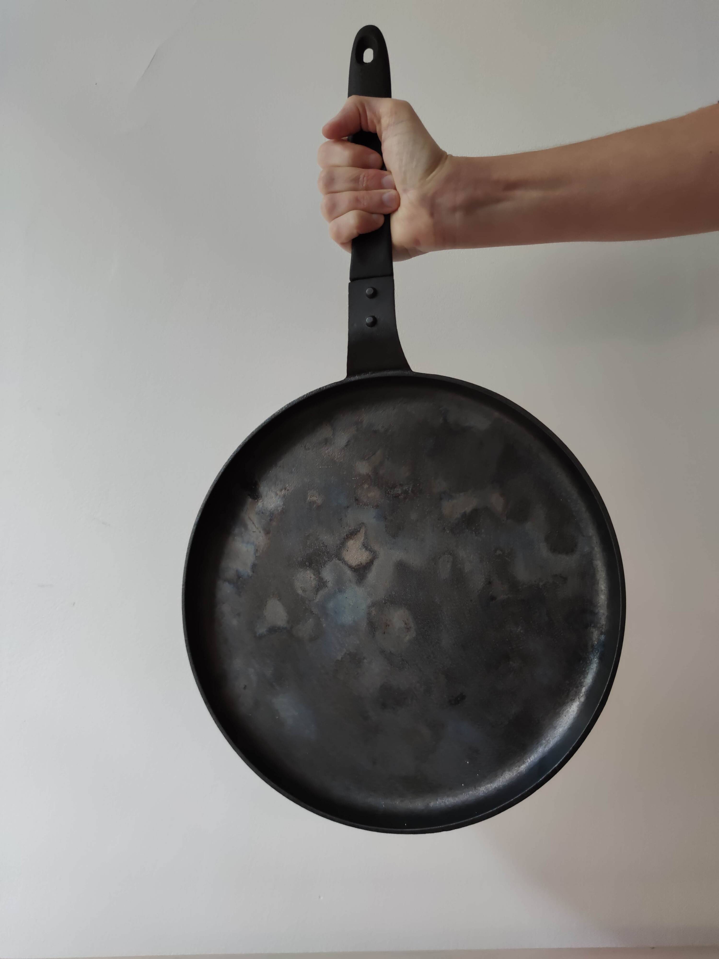 Cast iron pancake pan