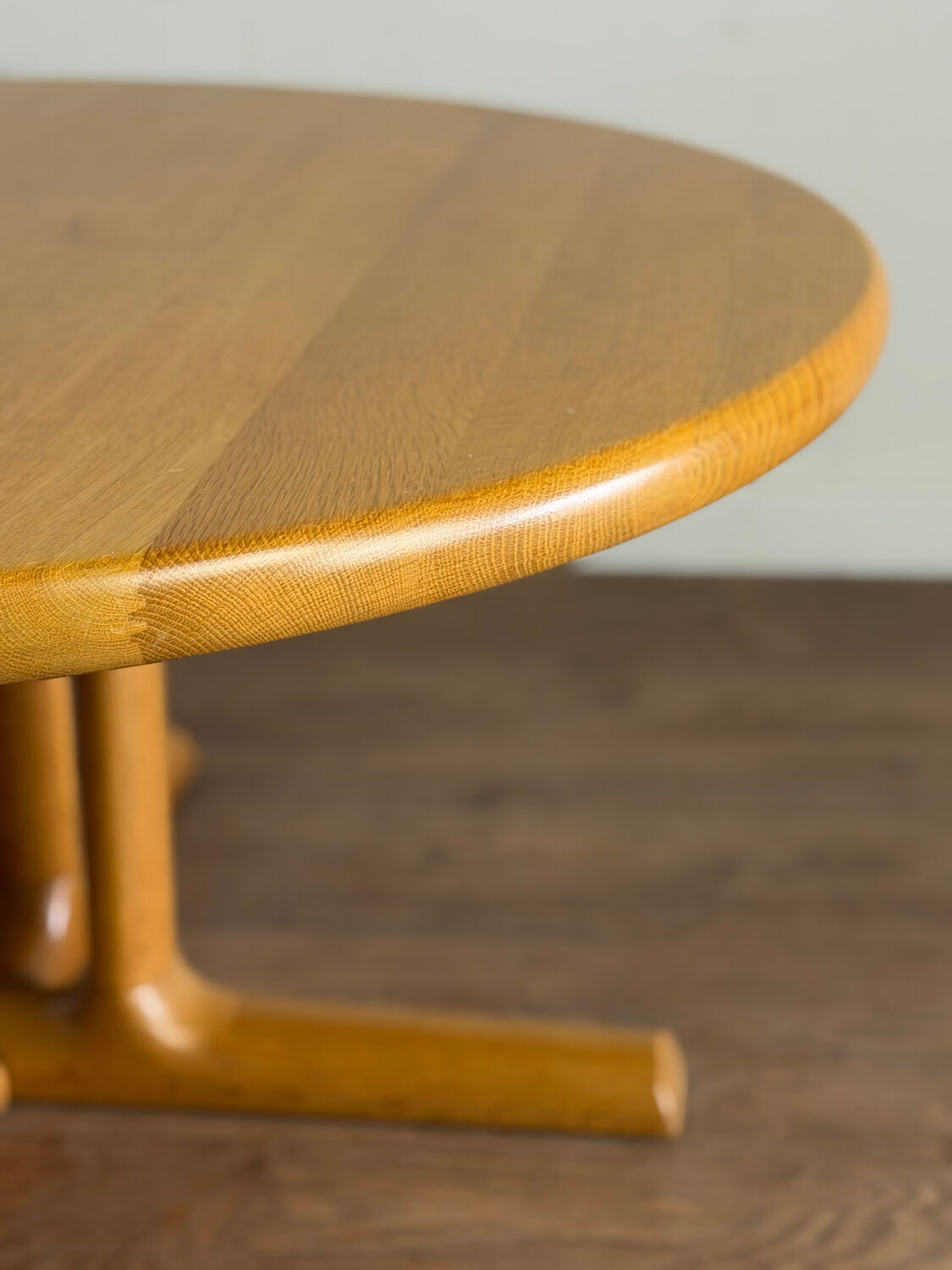 Scandinavian round coffee table in elm – Dyrlund, Denmark