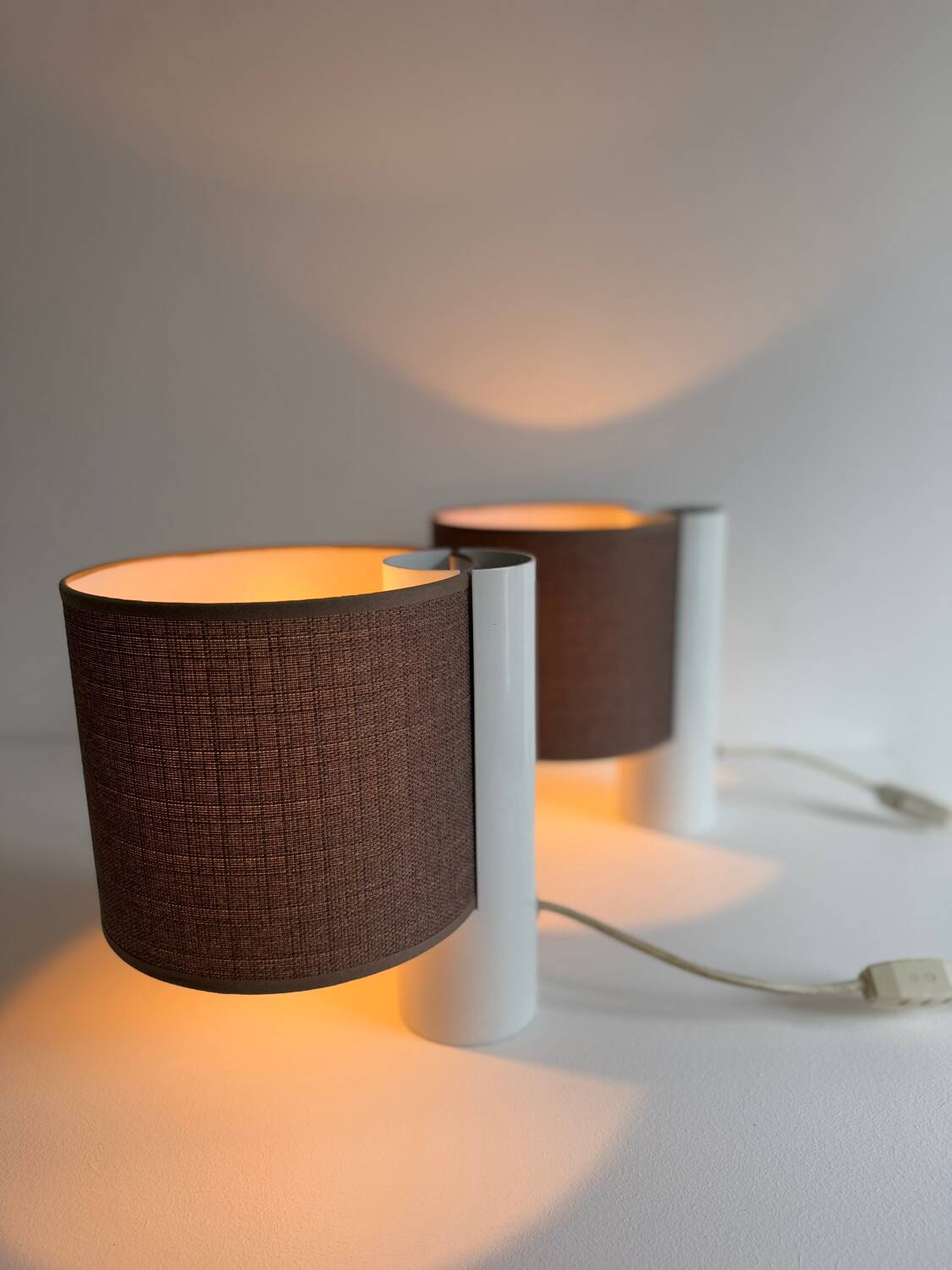 Pair of vintage table lamps, white and brown, “slim” by Gramigna for Quattrifolio, 1964 Italy