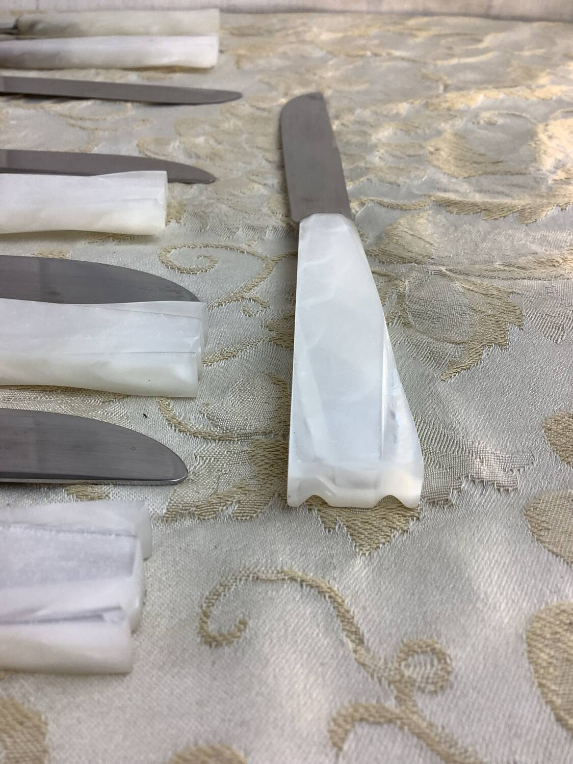 Box of 12 vintage knives