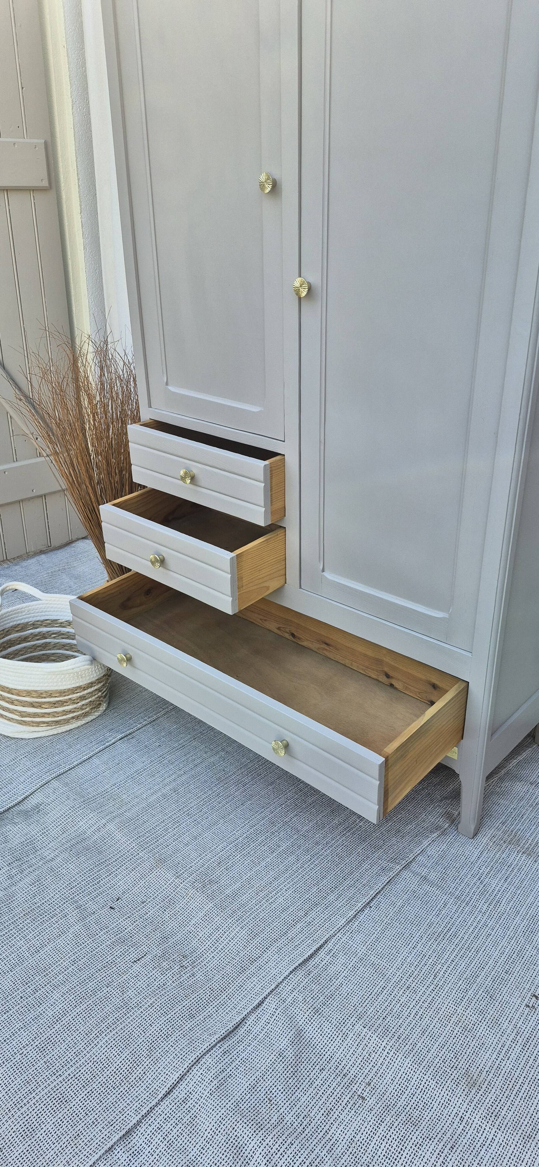 Armoire Parisienne d'hôtel