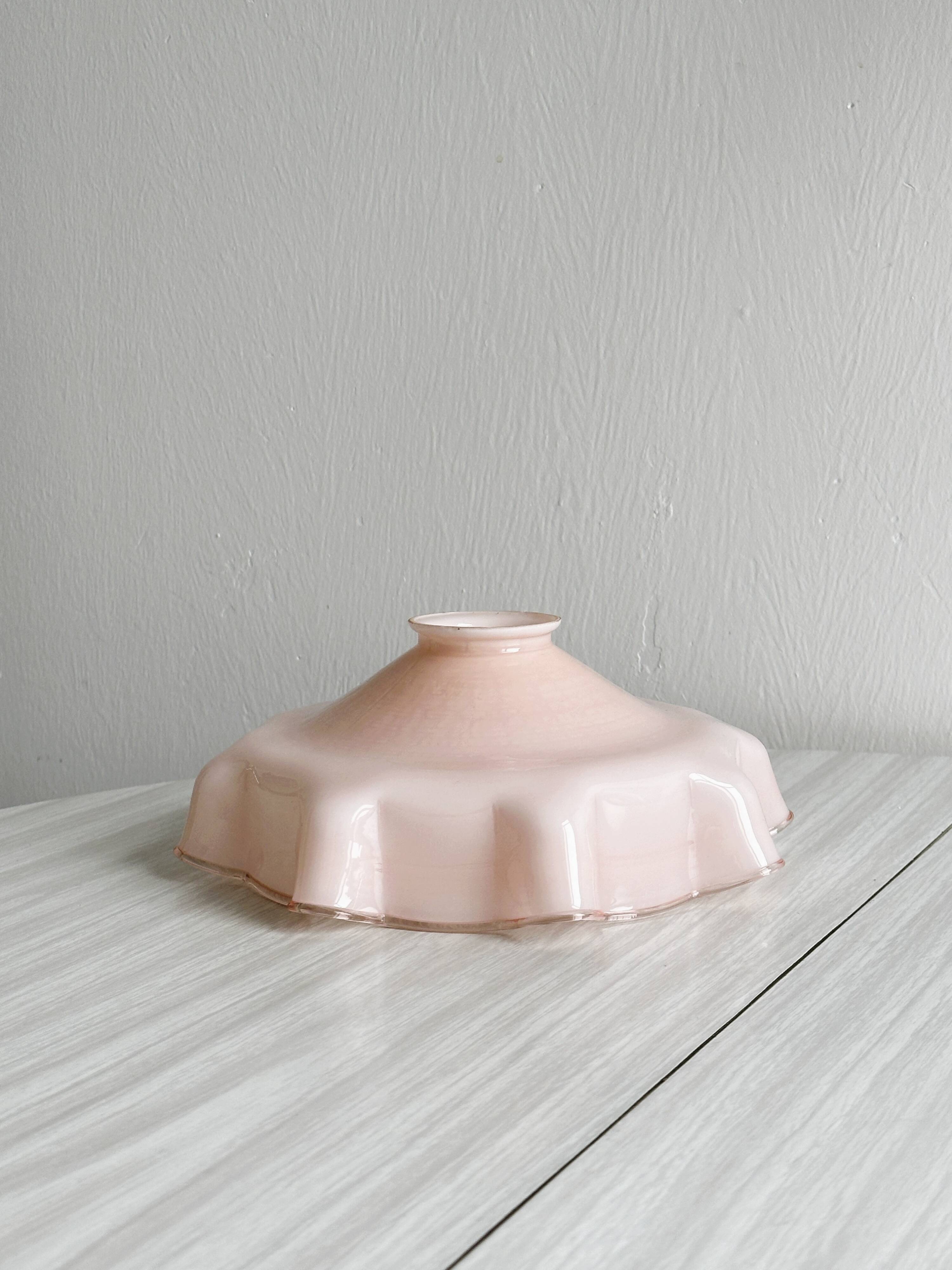 Abat-jour en opaline rose