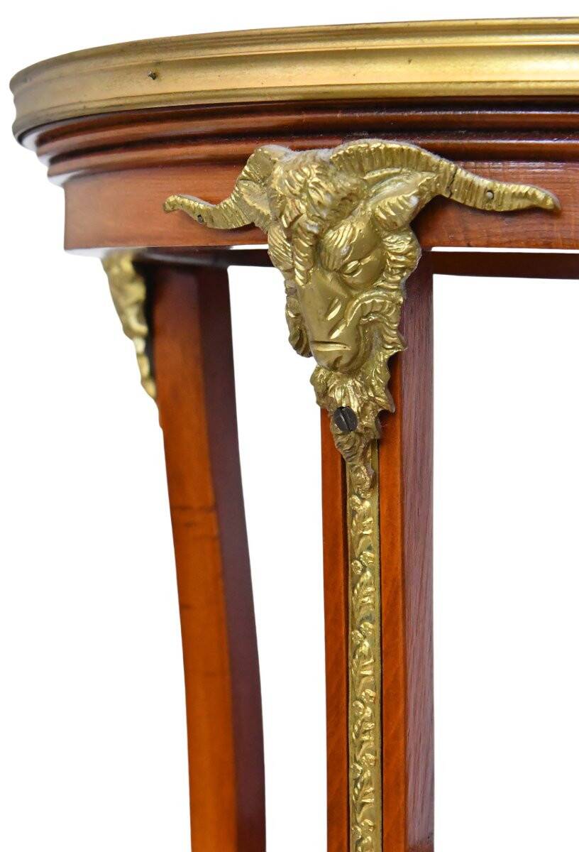 Guéridon à décor de têtes de béliers