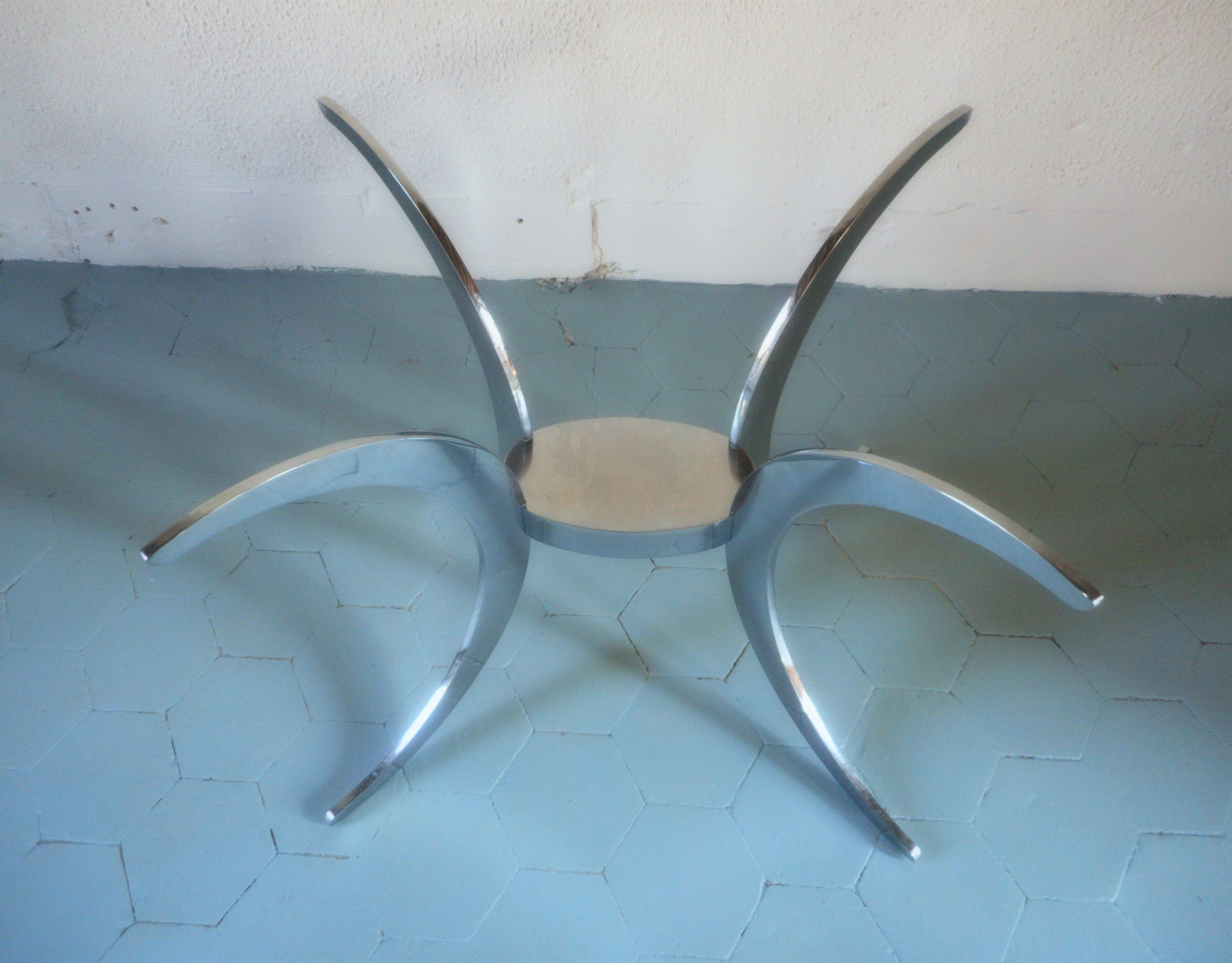 Table en verre fumé