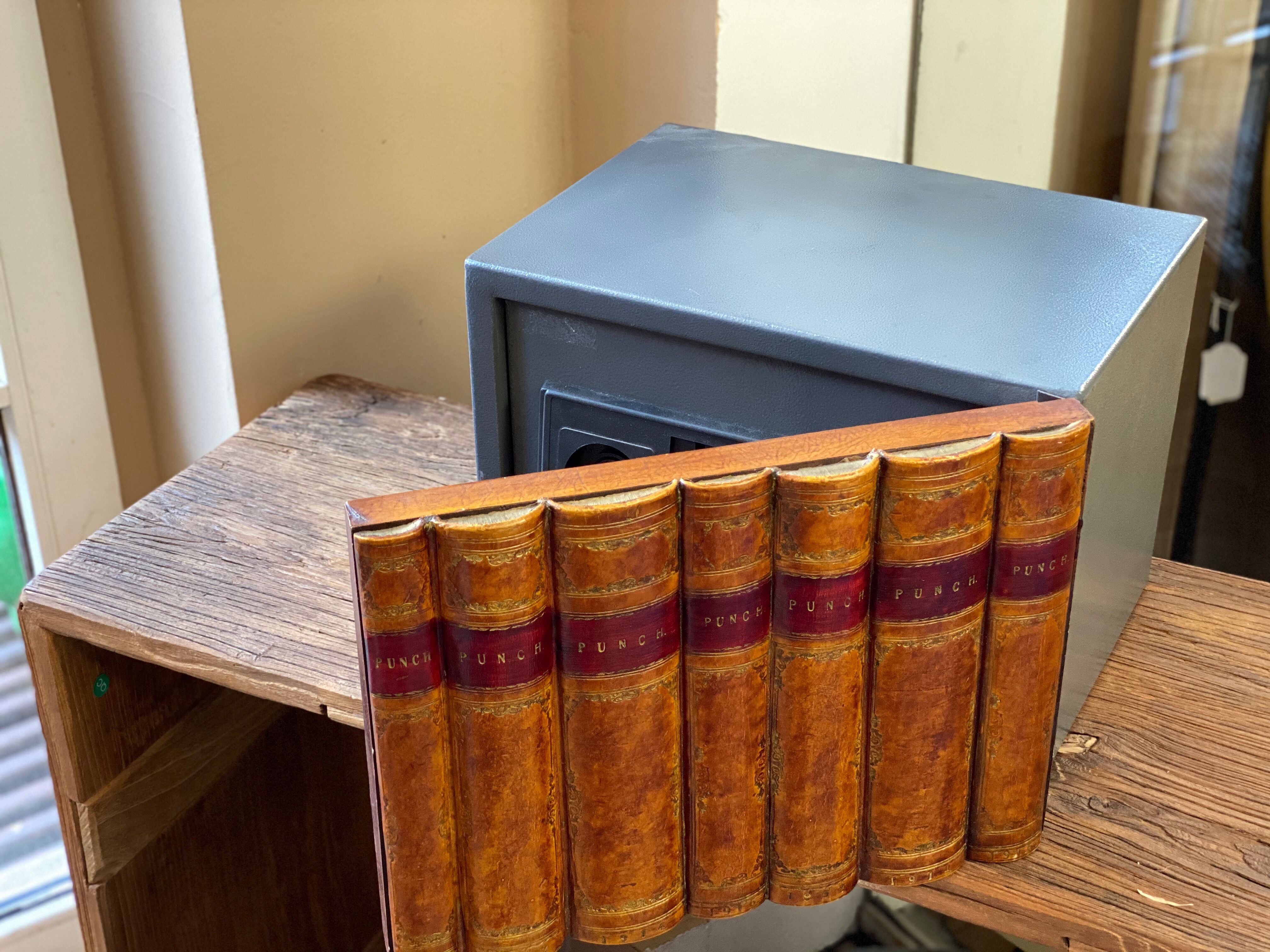 Strong box deceives the eye